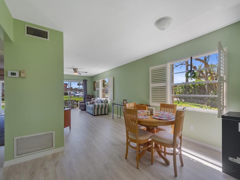 95 Spring Lake Drive 101, Vero Beach, FL 32962 — photo 2 of 32