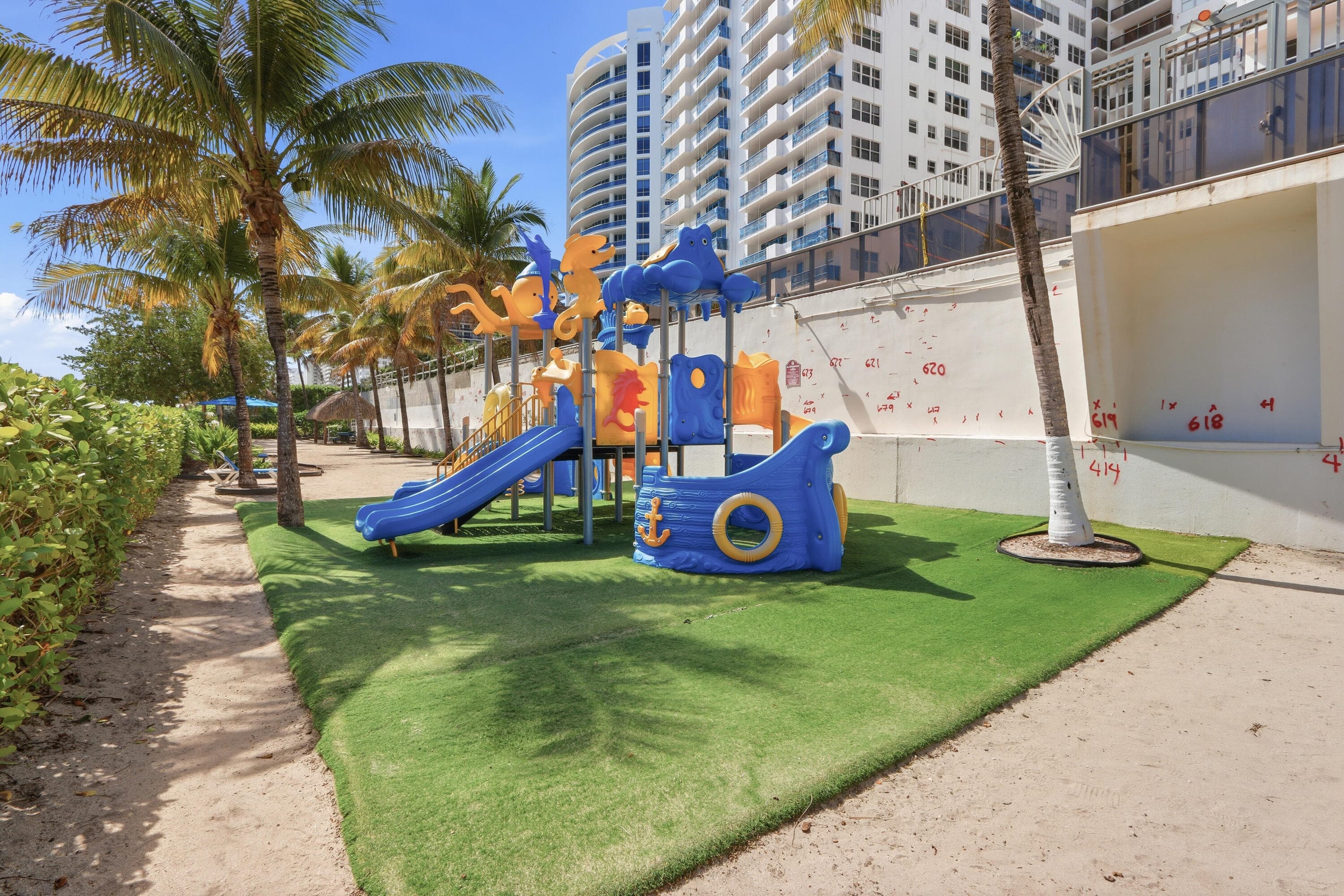 6039 Collins Avenue 609, Miami Beach, FL 33140 — photo 39 of 49