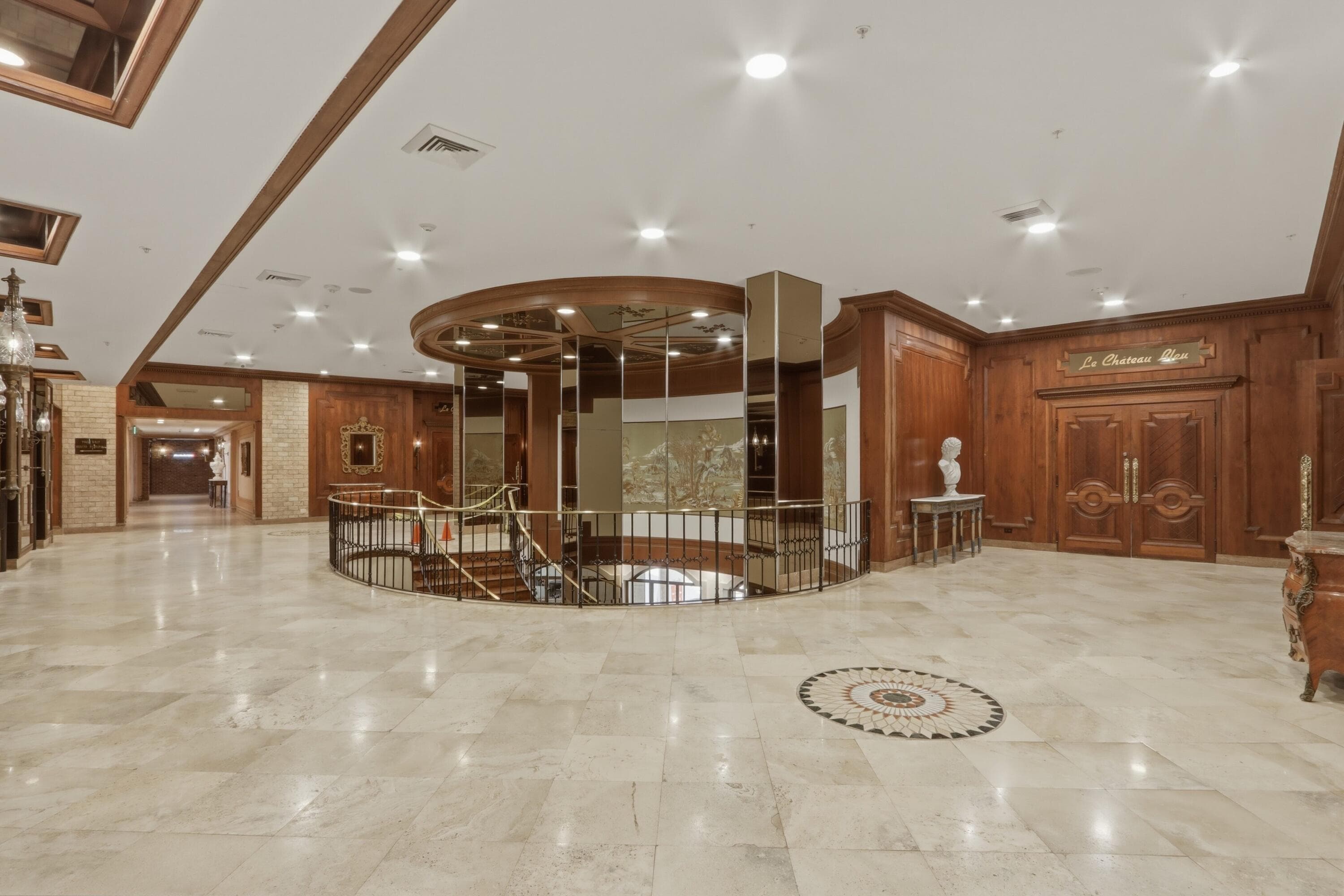 6039 Collins Avenue 609, Miami Beach, FL 33140 — photo 34 of 49