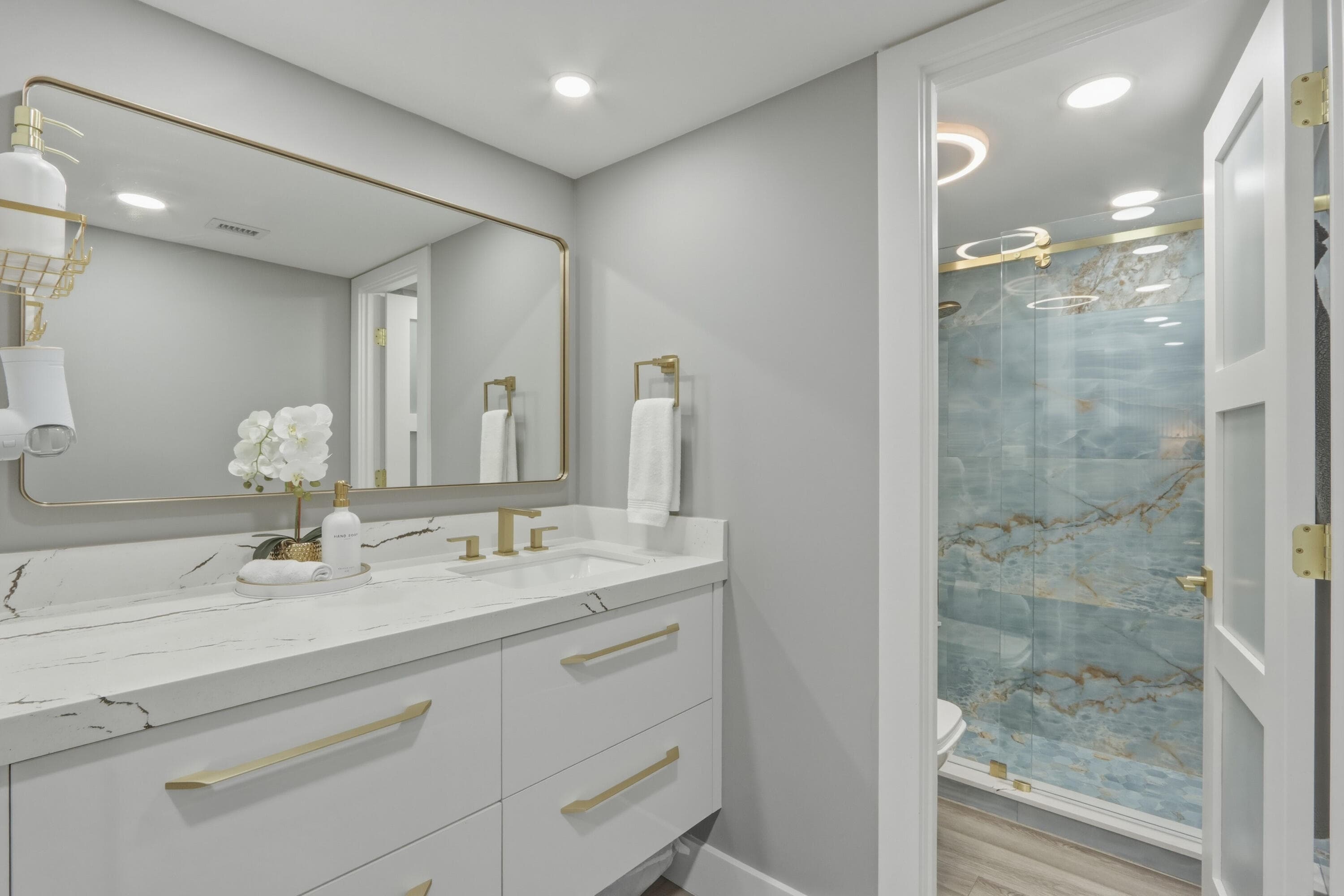 6039 Collins Avenue 609, Miami Beach, FL 33140 — photo 15 of 49