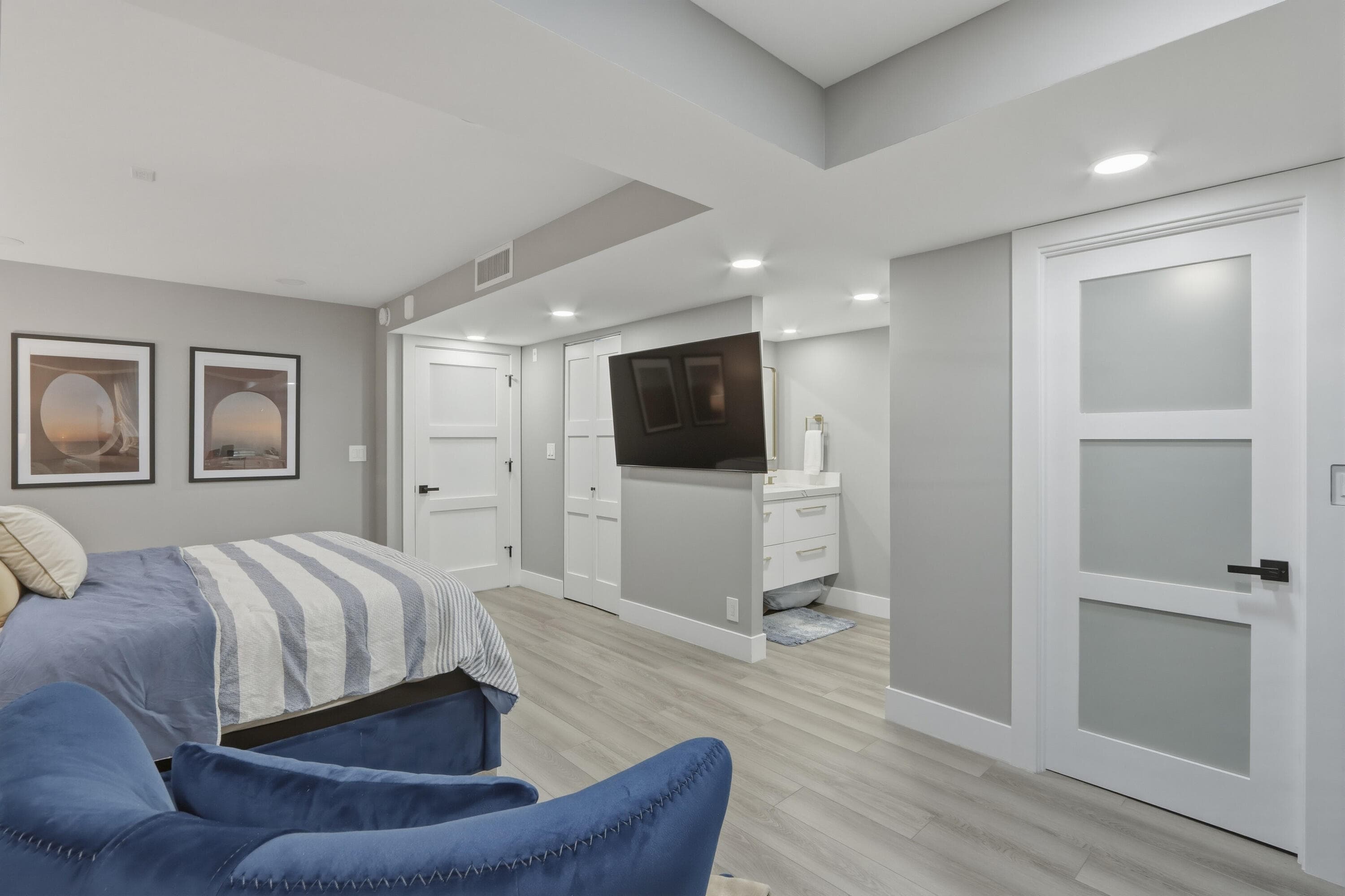 6039 Collins Avenue 609, Miami Beach, FL 33140 — photo 12 of 49