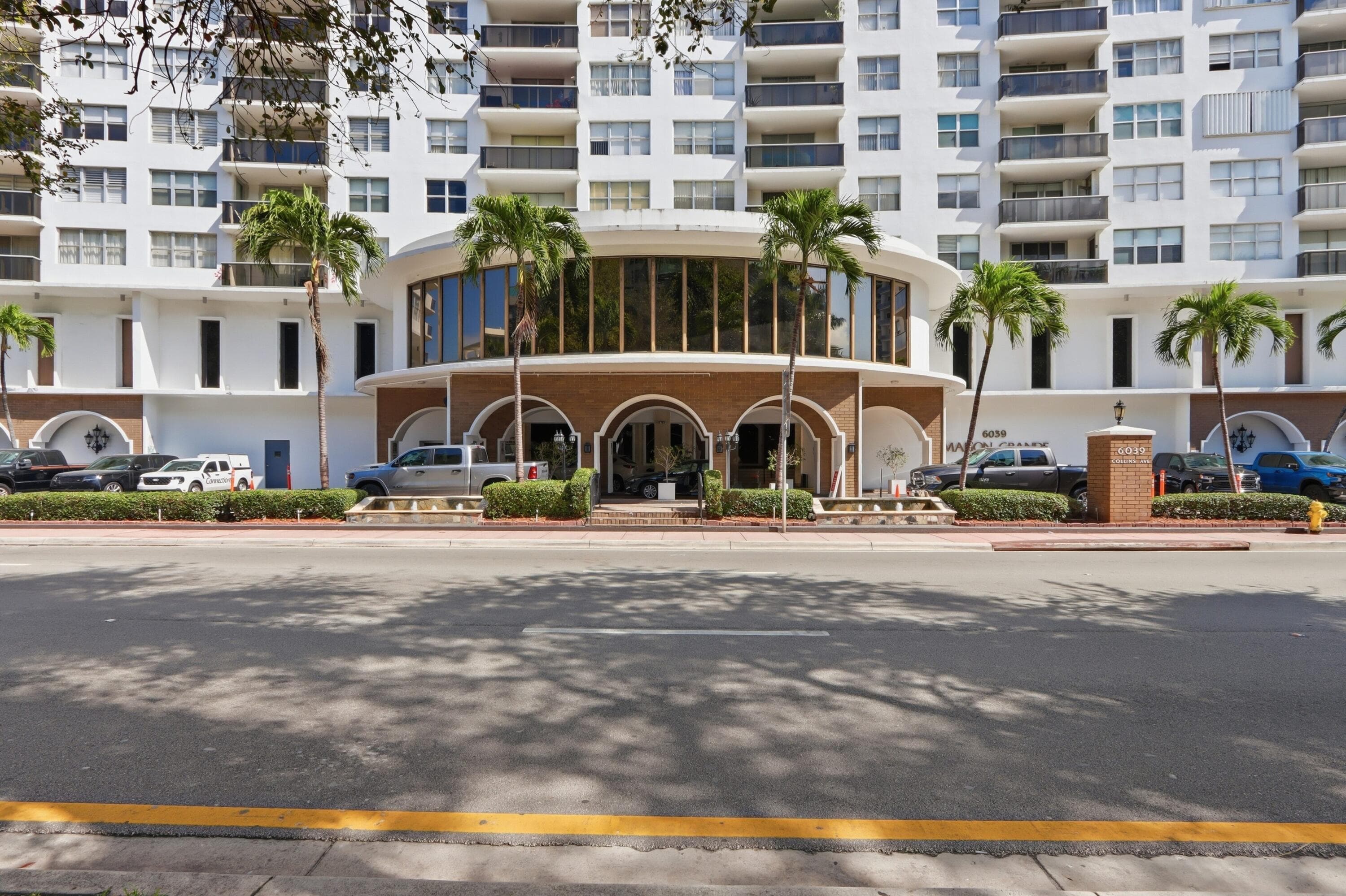 6039 Collins Avenue 609, Miami Beach, FL 33140 — photo 32 of 49