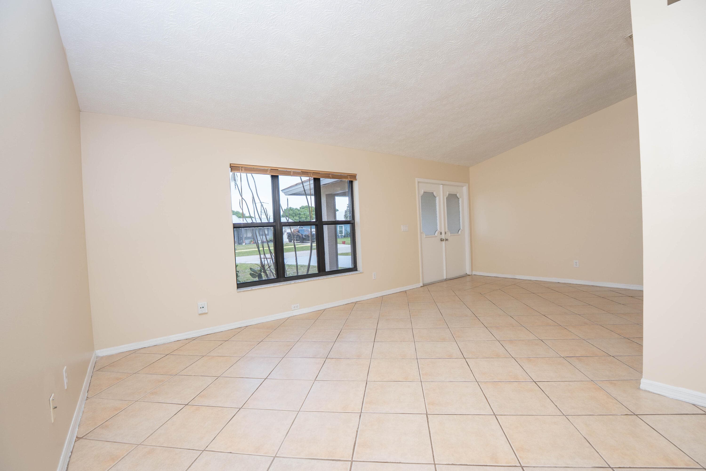 2456 SE Trail Avenue, Port St. Lucie, FL 34952 — photo 4 of 36