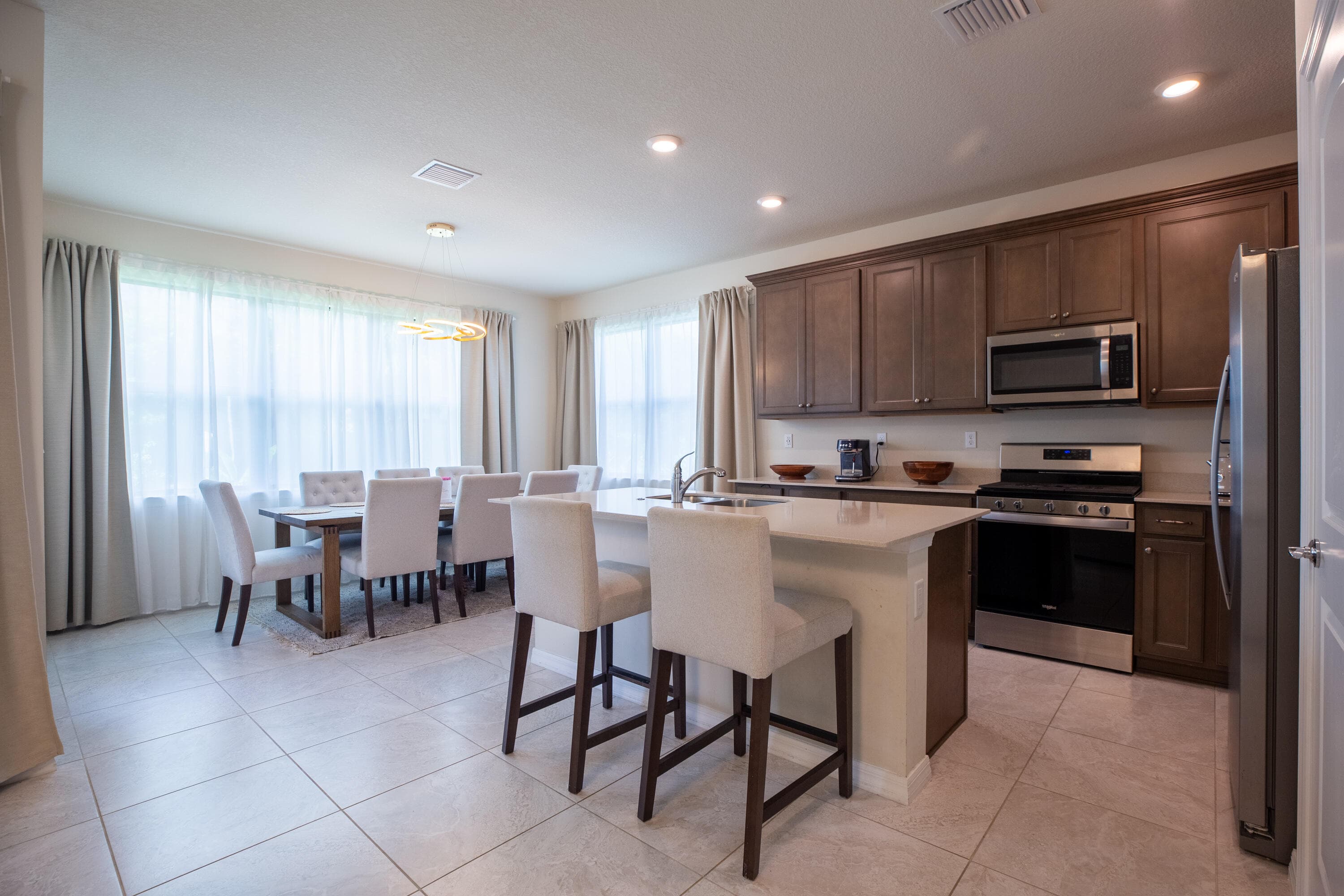 4601 E Pinehurst Trl Trail E, Oakland Park, FL 33309 — photo 4 of 38
