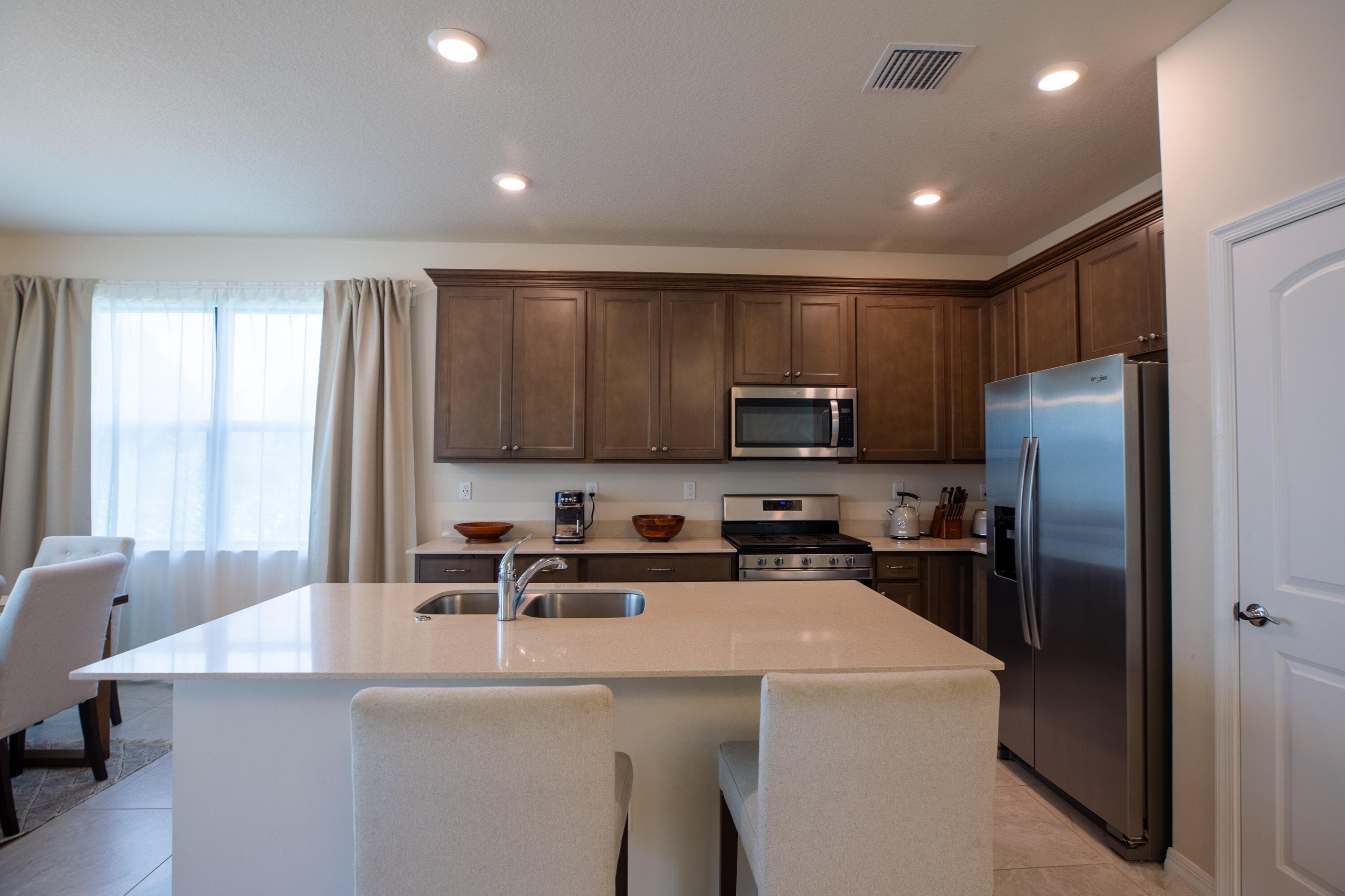 4601 E Pinehurst Trl Trail E, Oakland Park, FL 33309 — photo 5 of 38