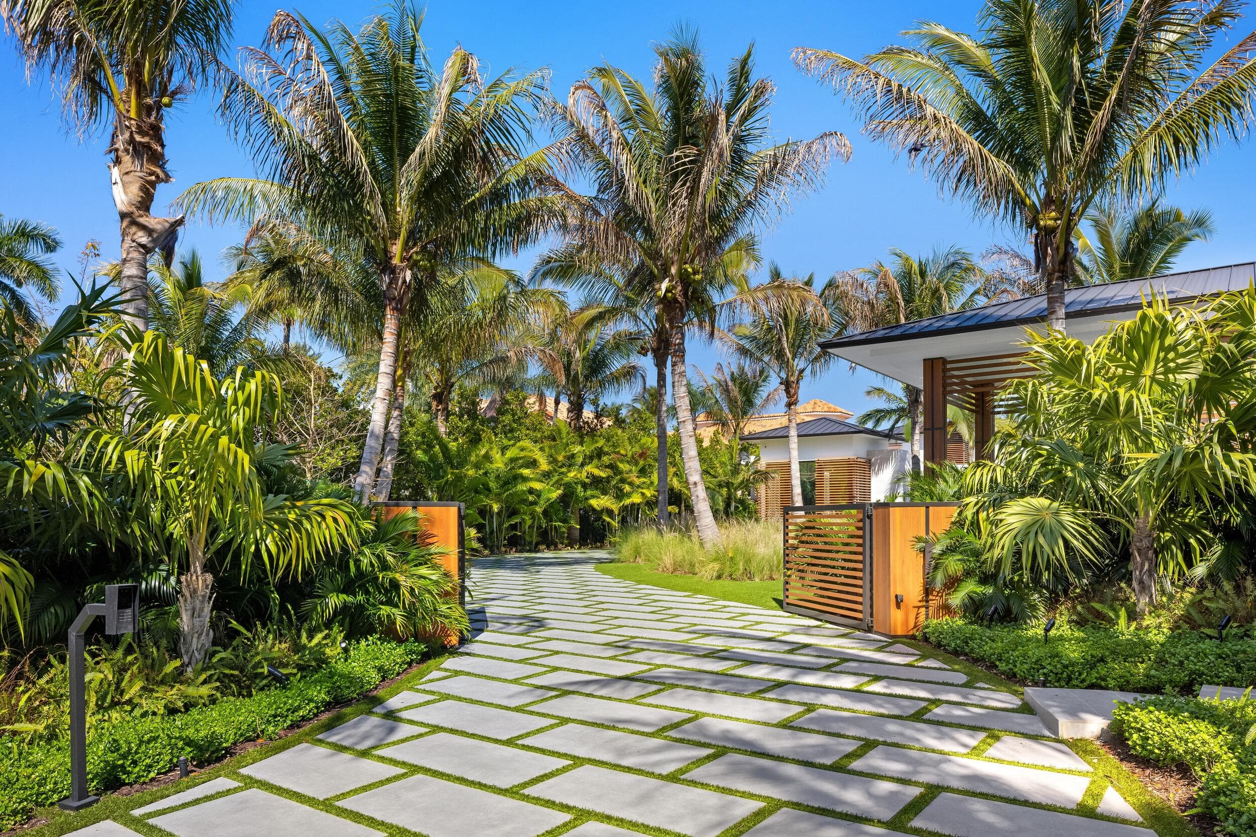 2415 Casas De Marbella Drive, Palm Beach Gardens, FL 33410 — photo 14 of 104