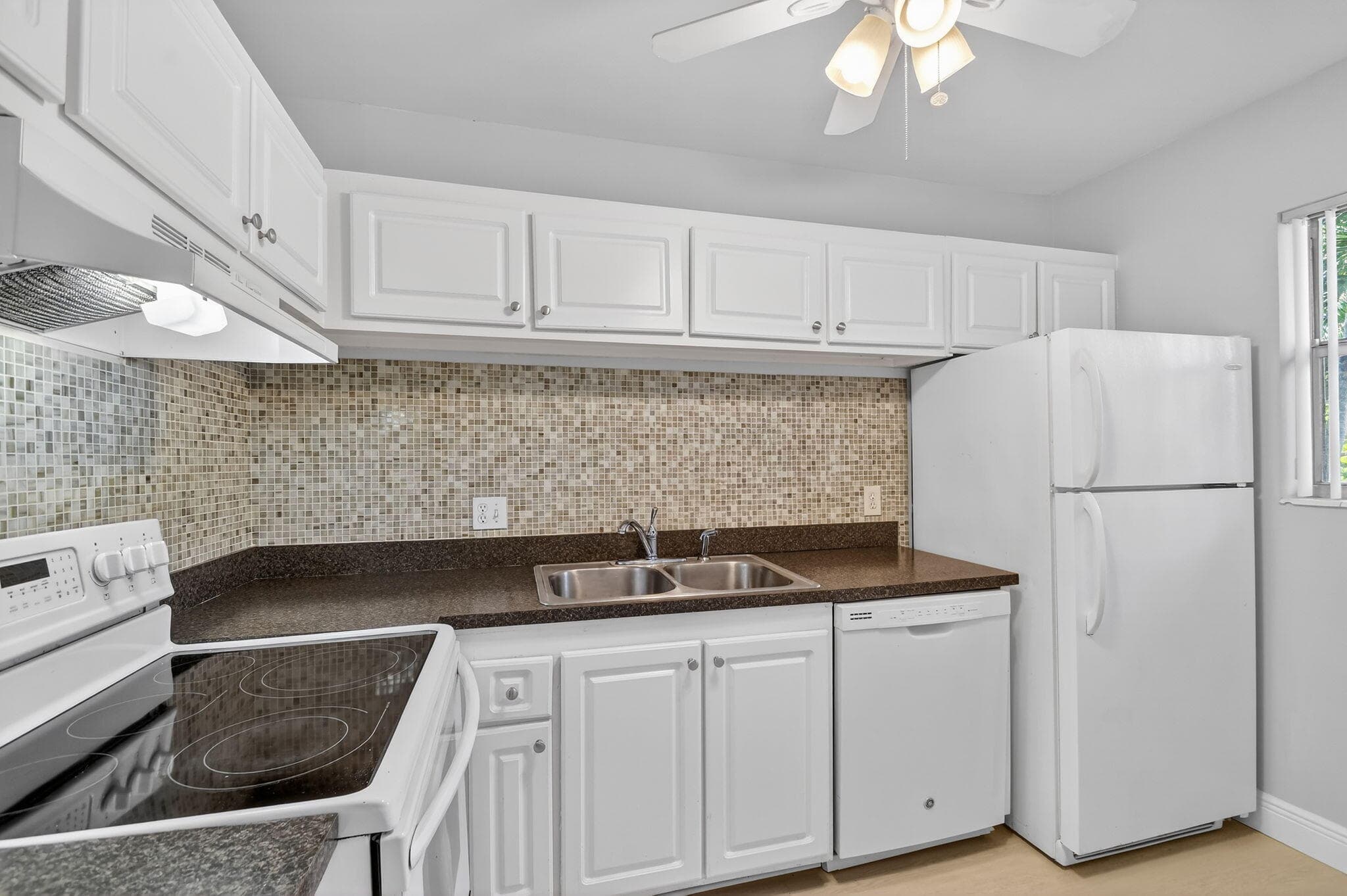 1432 S Lakeside Drive 4, Lake Worth Beach, FL 33460 — photo 13 of 61