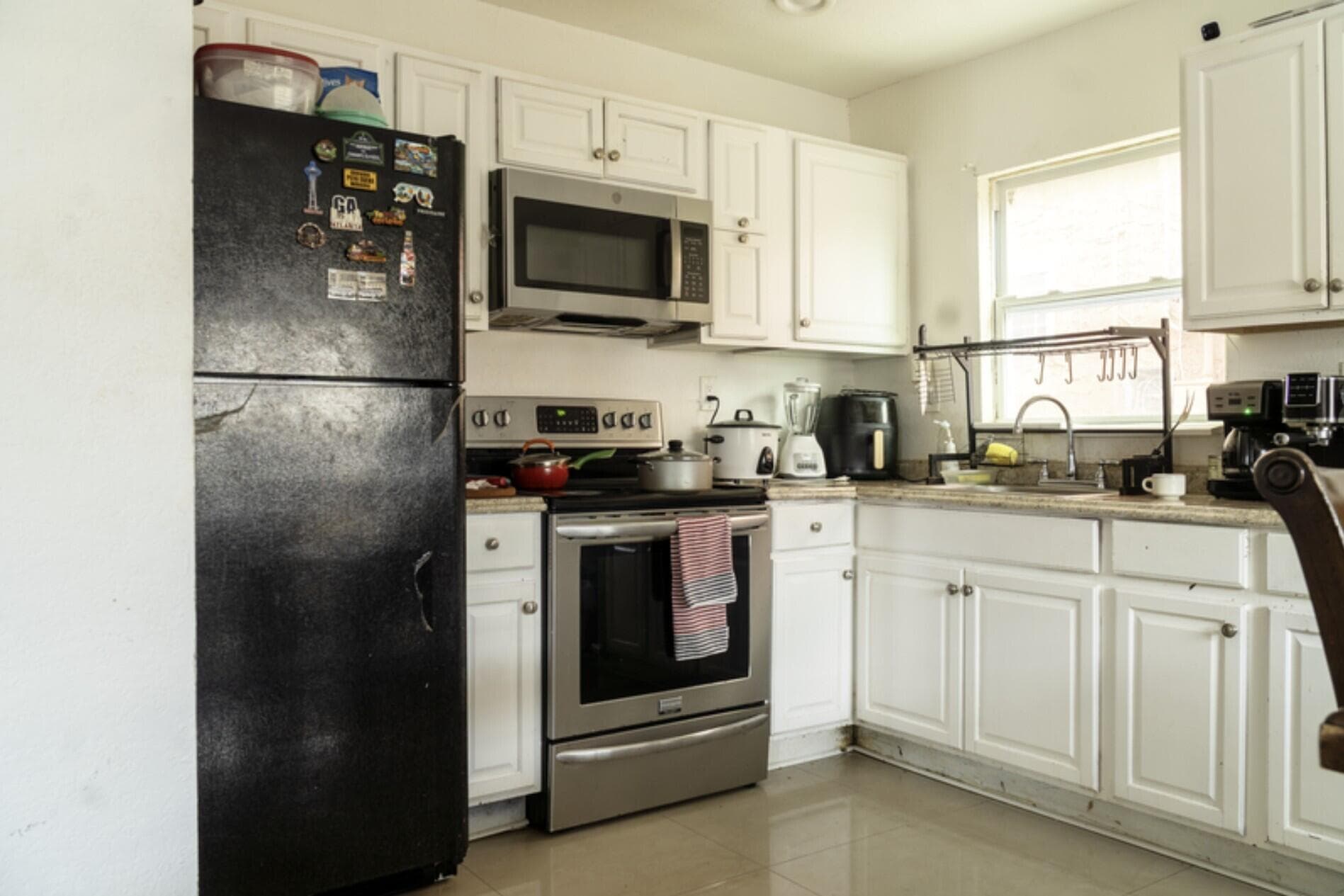 528 Churchill Road, West Palm Beach, FL 33405 — photo 12 of 39