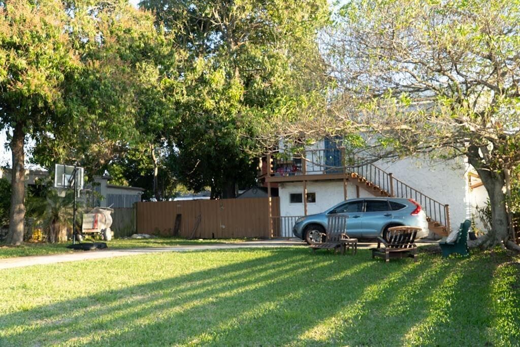 528 Churchill Road, West Palm Beach, FL 33405 — photo 3 of 39