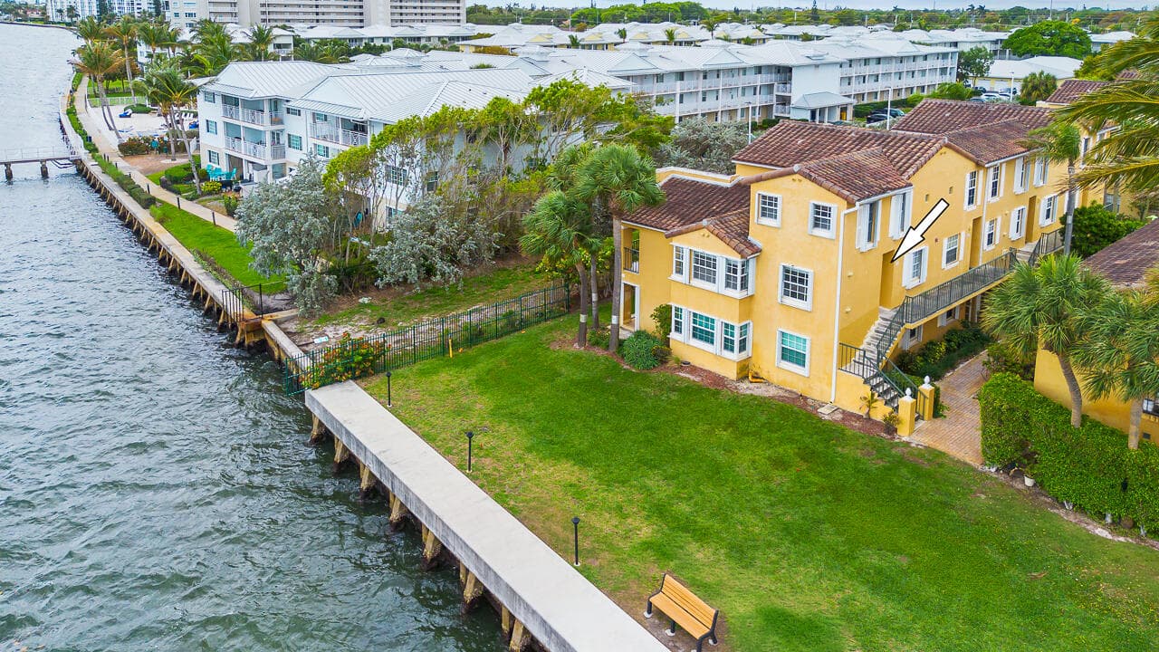 1060 Lake Shore Drive 201, West Palm Beach, FL 33403 — photo