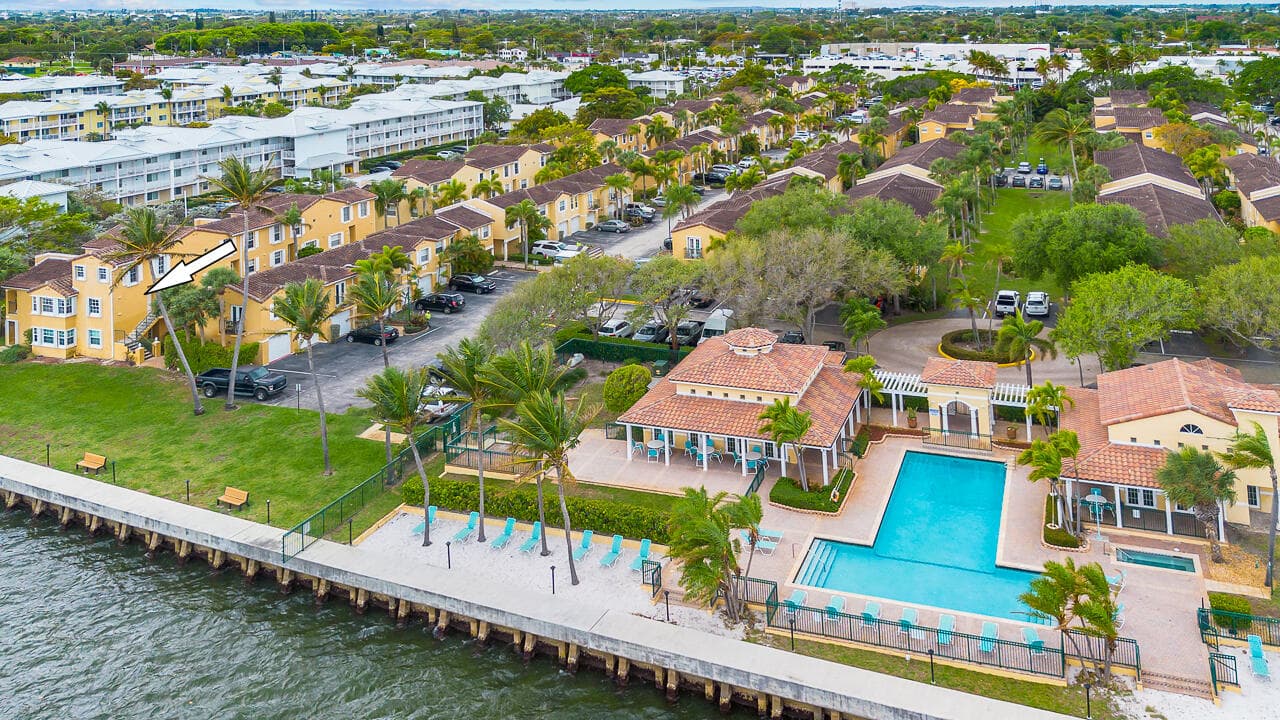 1060 Lake Shore Drive 201, West Palm Beach, FL 33403 — photo 3 of 44