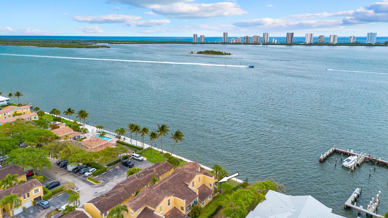 1060 Lake Shore Drive 201, West Palm Beach, FL 33403 — photo 6 of 44