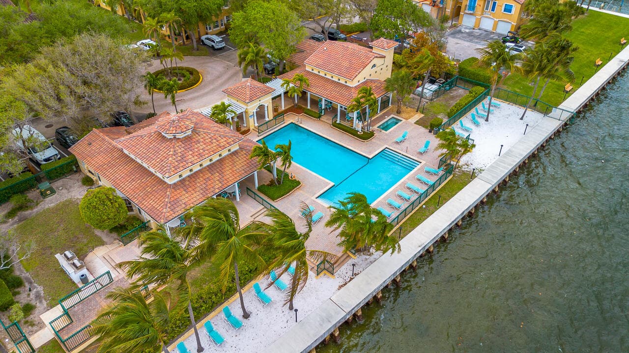 1060 Lake Shore Drive 201, West Palm Beach, FL 33403 — photo 8 of 44