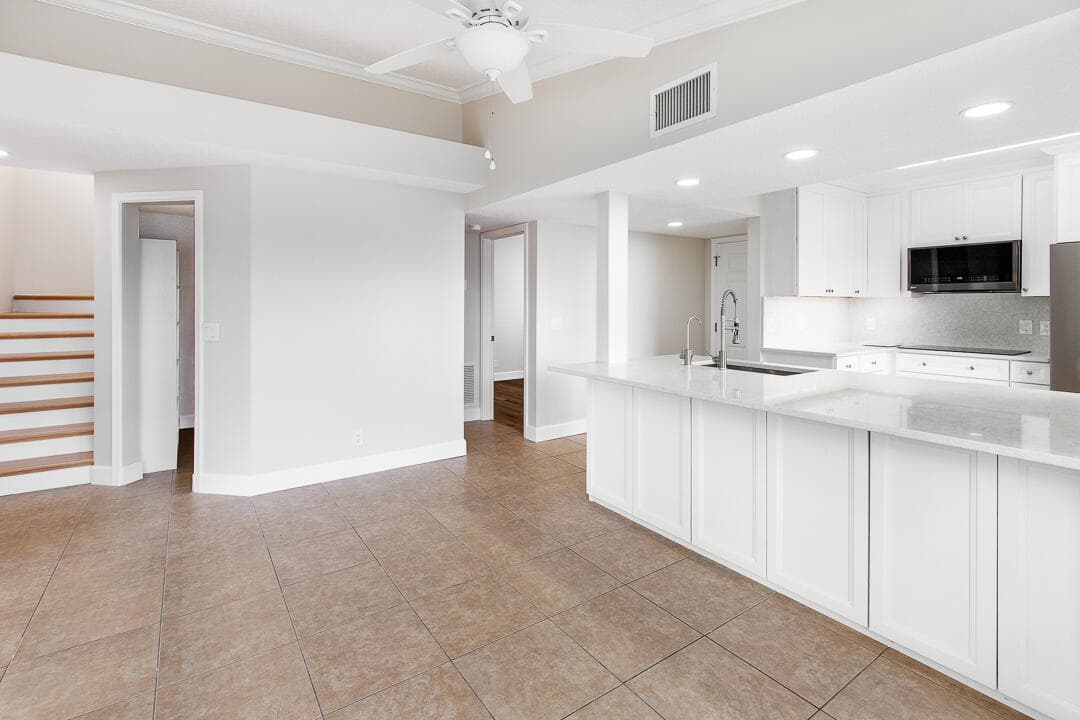 1060 Lake Shore Drive 201, West Palm Beach, FL 33403 — photo 34 of 44