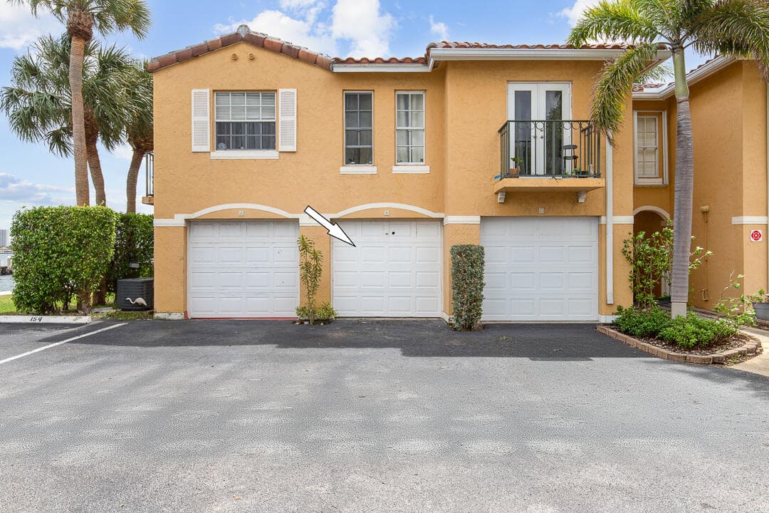1060 Lake Shore Drive 201, West Palm Beach, FL 33403 — photo 37 of 44