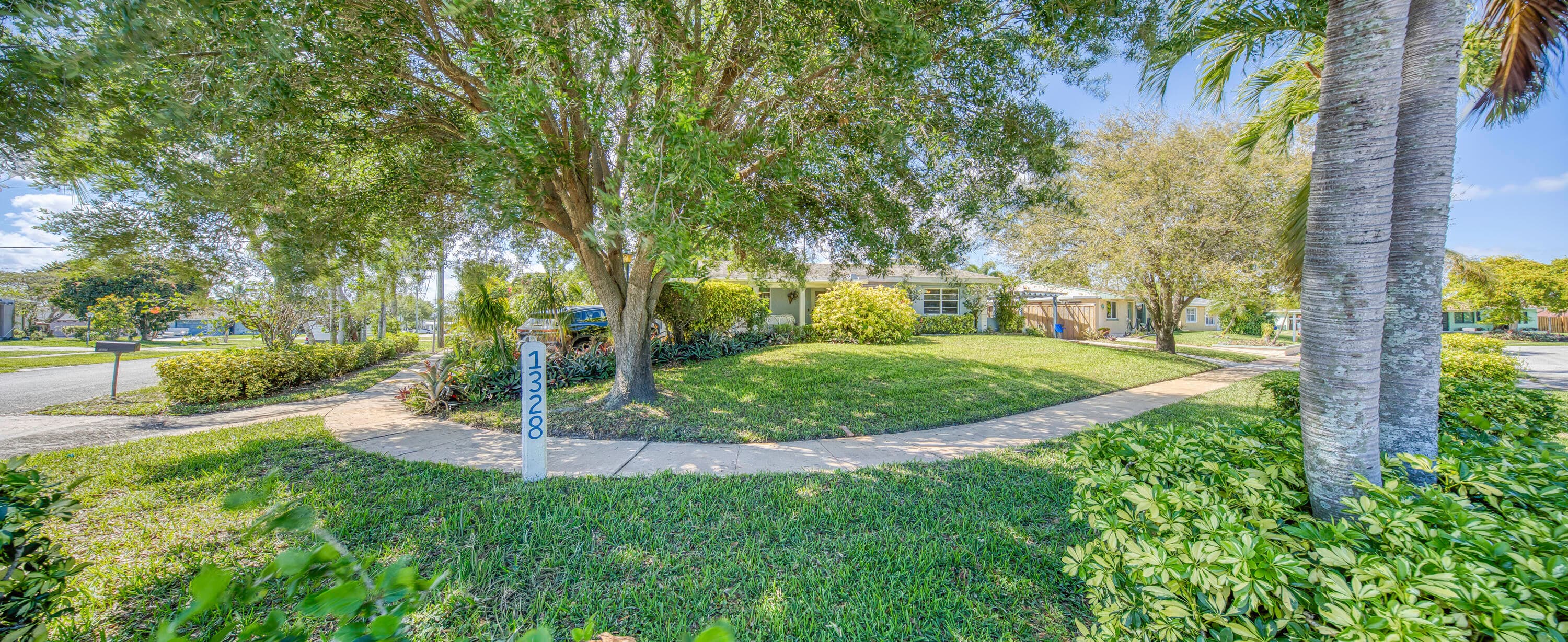 1328 Lake Victoria Drive, Lake Worth Beach, FL 33461 — photo 26 of 51