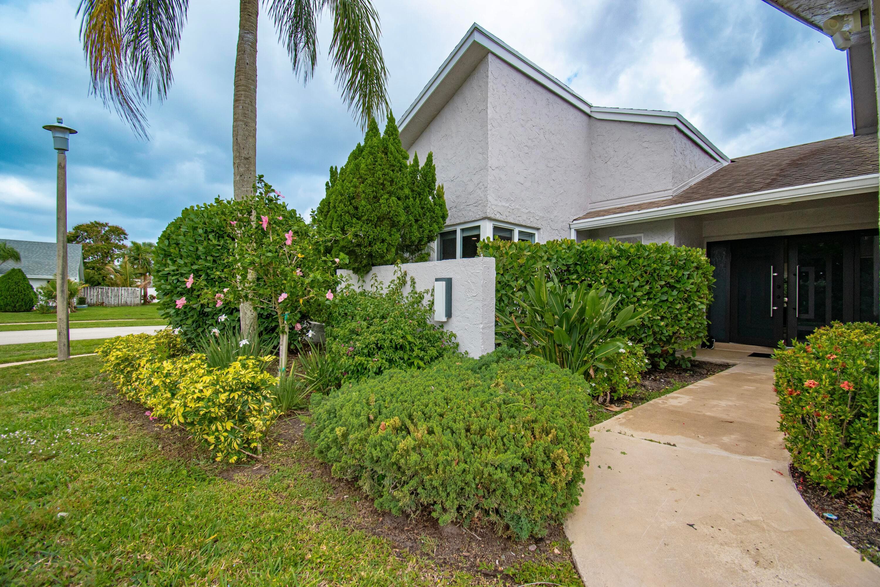 7484 Malibu Crescent, Boca Raton, FL 33433 — photo 4 of 54