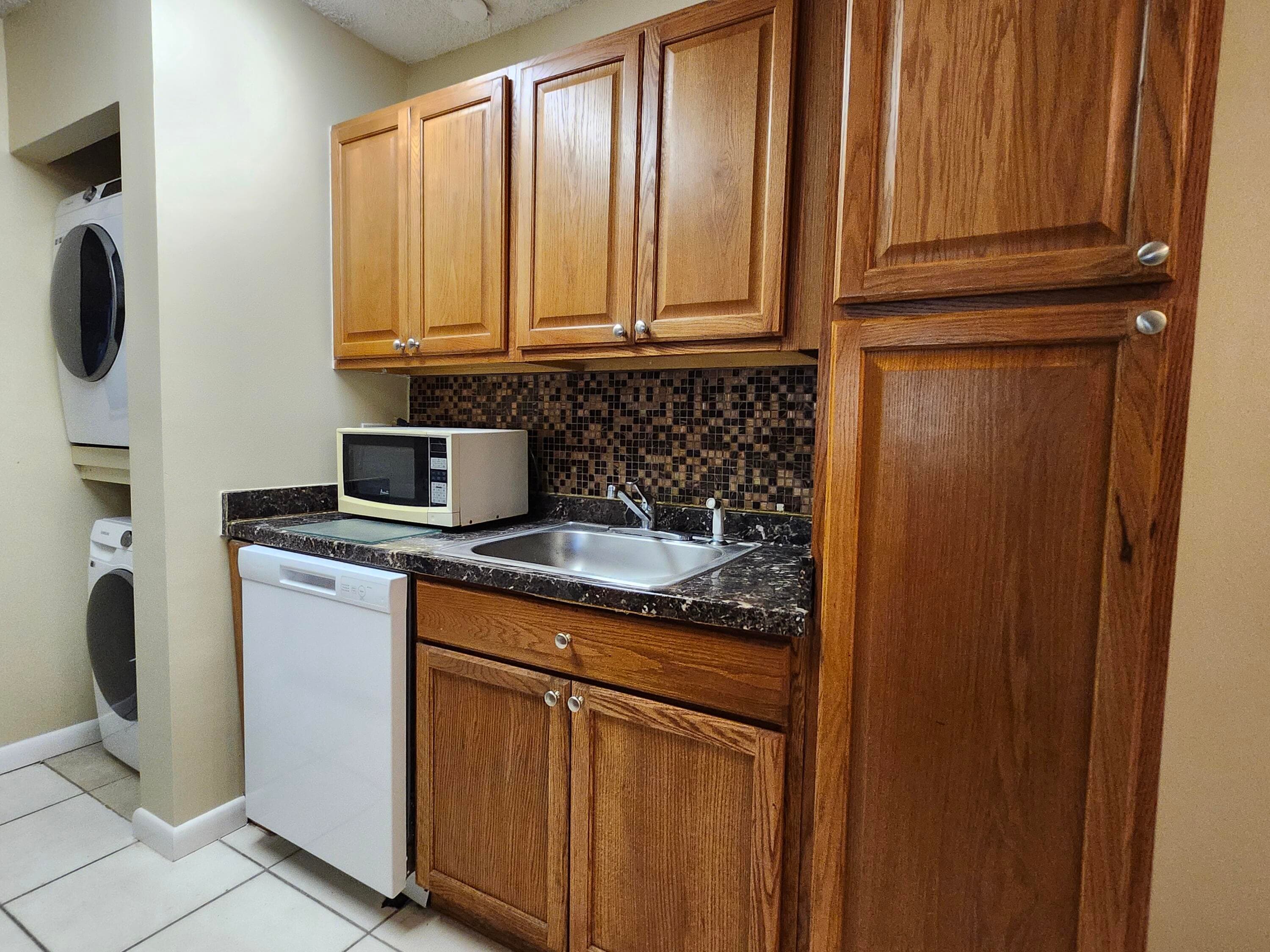 545 Trace Circle 105, Deerfield Beach, FL 33441 — photo 12 of 44