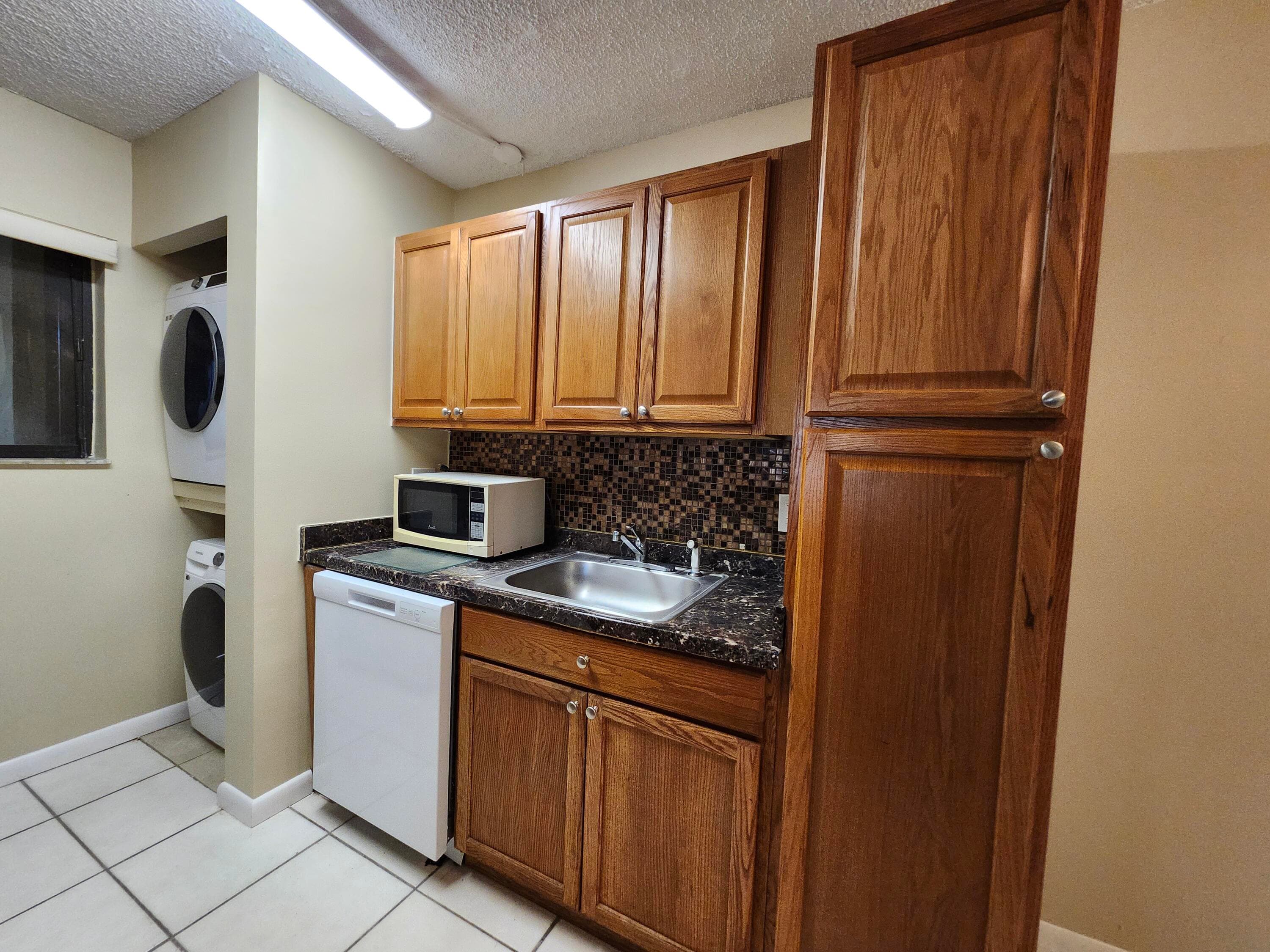 545 Trace Circle 105, Deerfield Beach, FL 33441 — photo 14 of 44