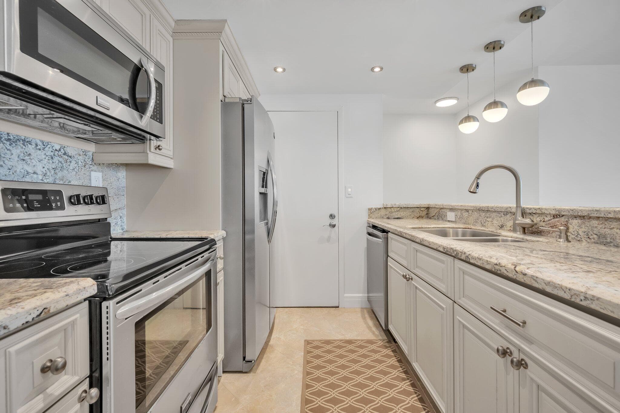 720 Bayshore Drive 304, Fort Lauderdale, FL 33304 — photo 4 of 20