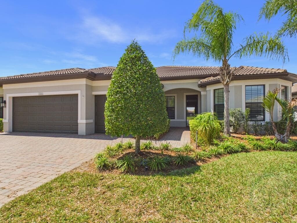 5038 Pendelton Square, Vero Beach, FL 32967 — photo 1 of 57