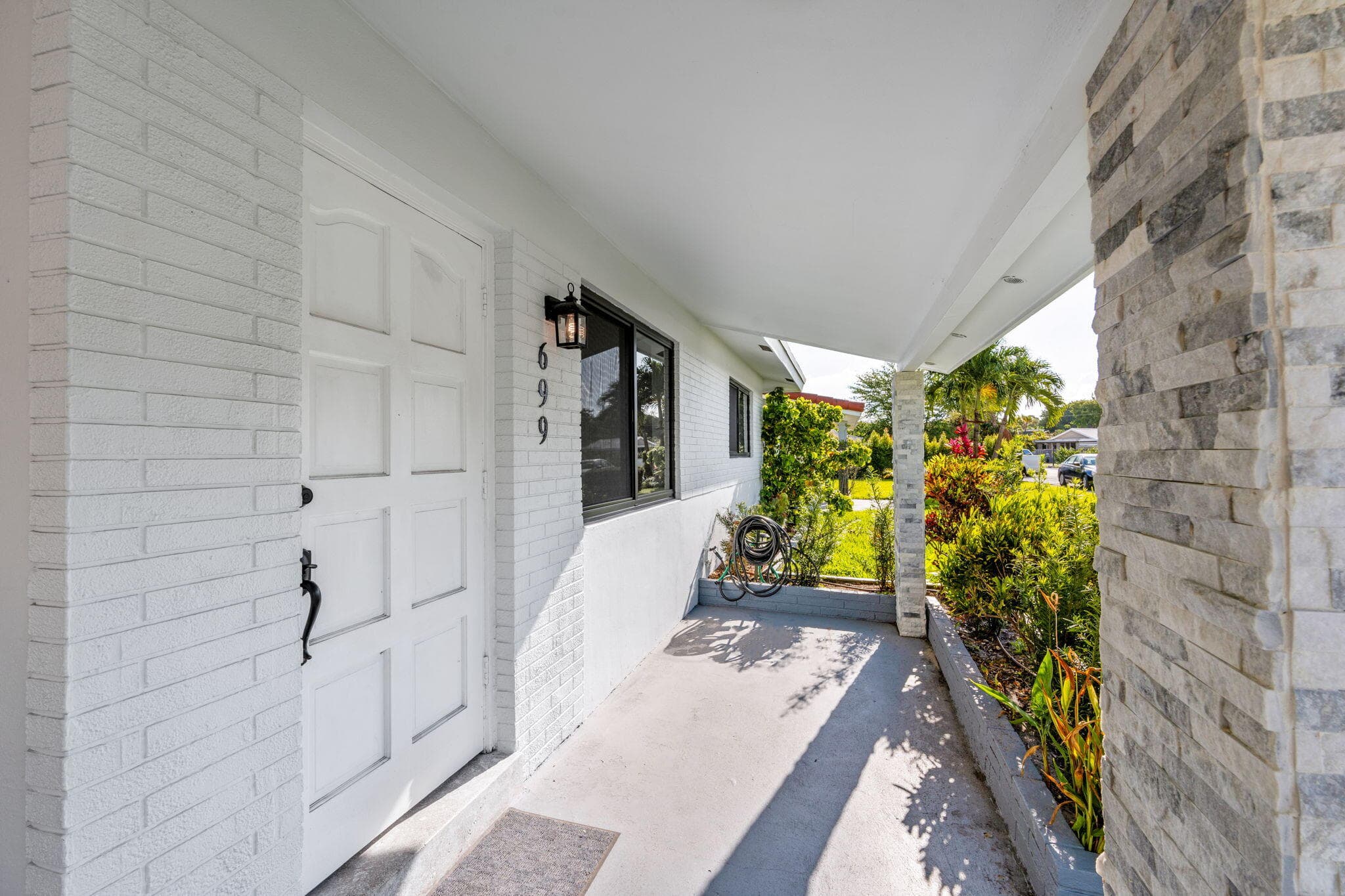 699 NE 40th Street, Oakland Park, FL 33334 — photo 6 of 39