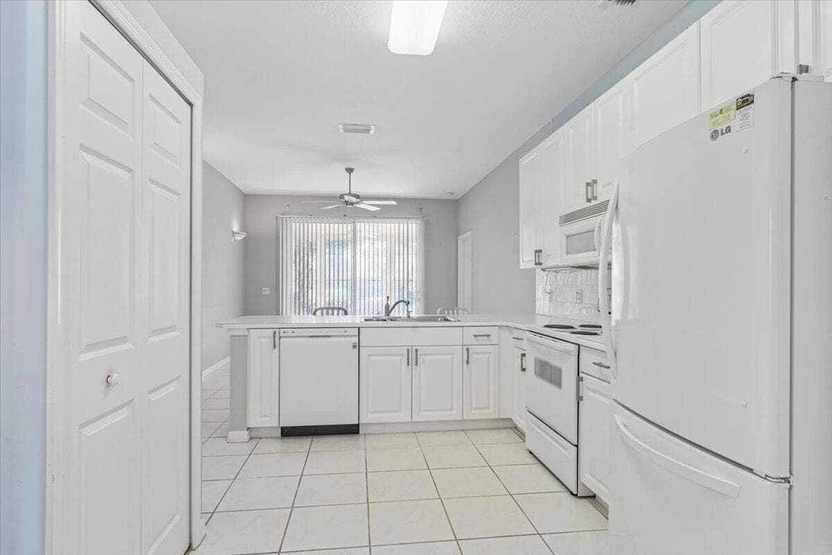 870 NW Sorrento Lane, Port St. Lucie, FL 34986 — photo 11 of 30