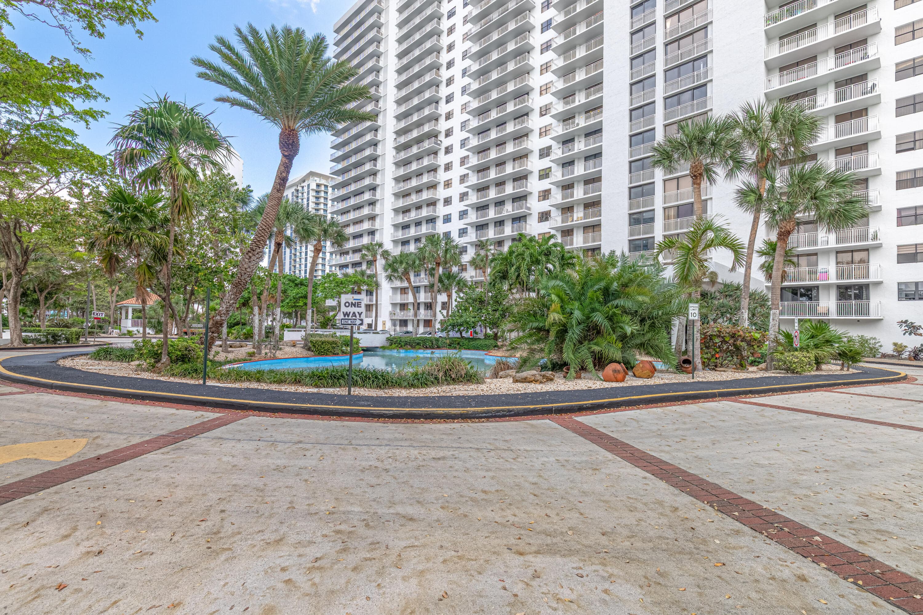 210 174th Street 1110, Sunny Isles Beach, FL 33160 — photo 36 of 39
