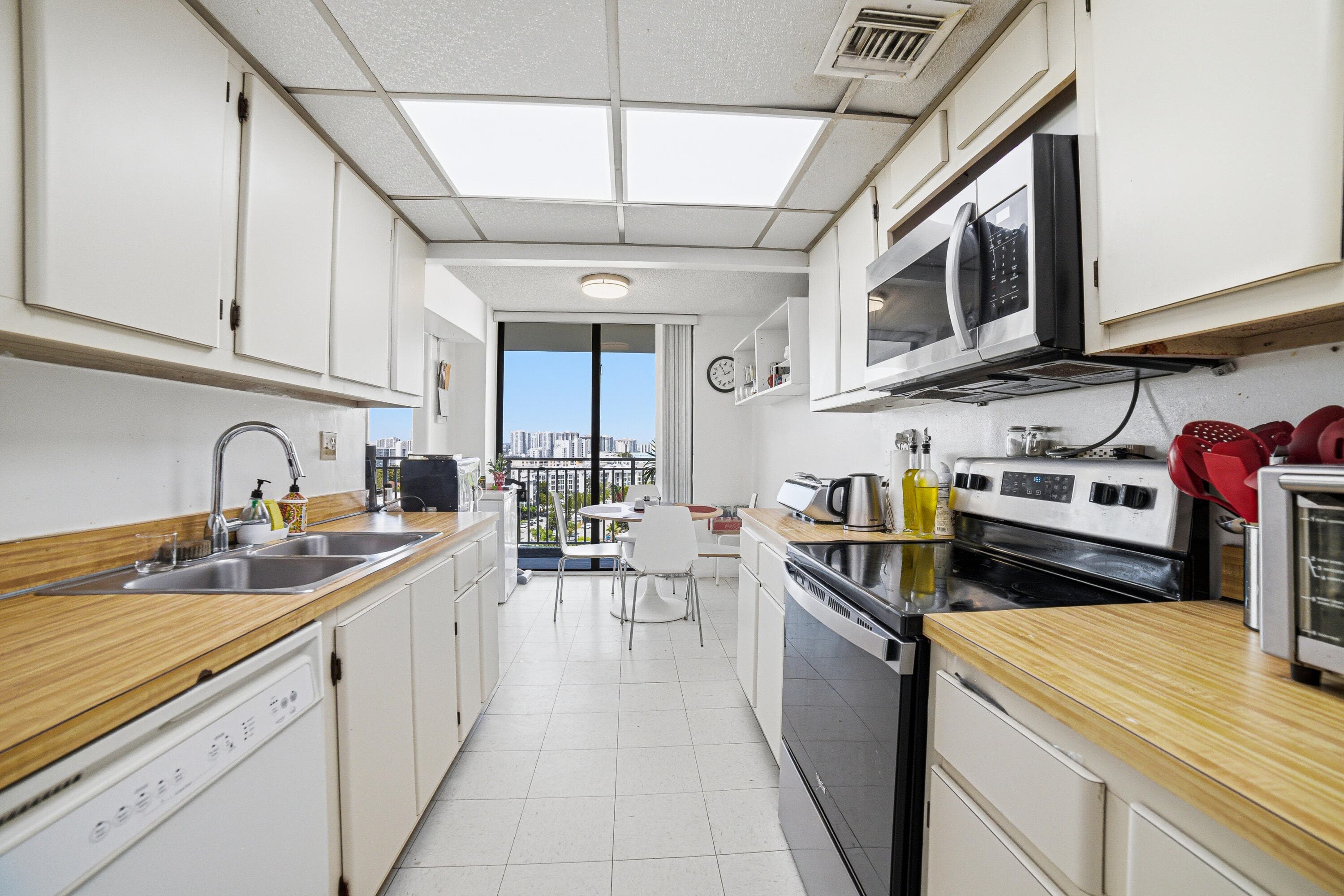 210 174th Street 1110, Sunny Isles Beach, FL 33160 — photo 15 of 39