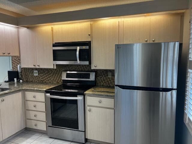 4701 Roxbury Court, Boynton Beach, FL 33436 — photo 3 of 35