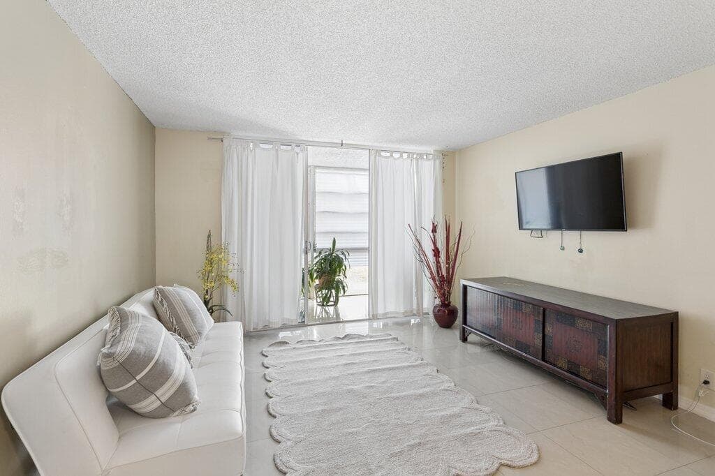 3141 NW 47th Terrace 124, Lauderdale Lakes, FL 33319 — photo 2 of 20