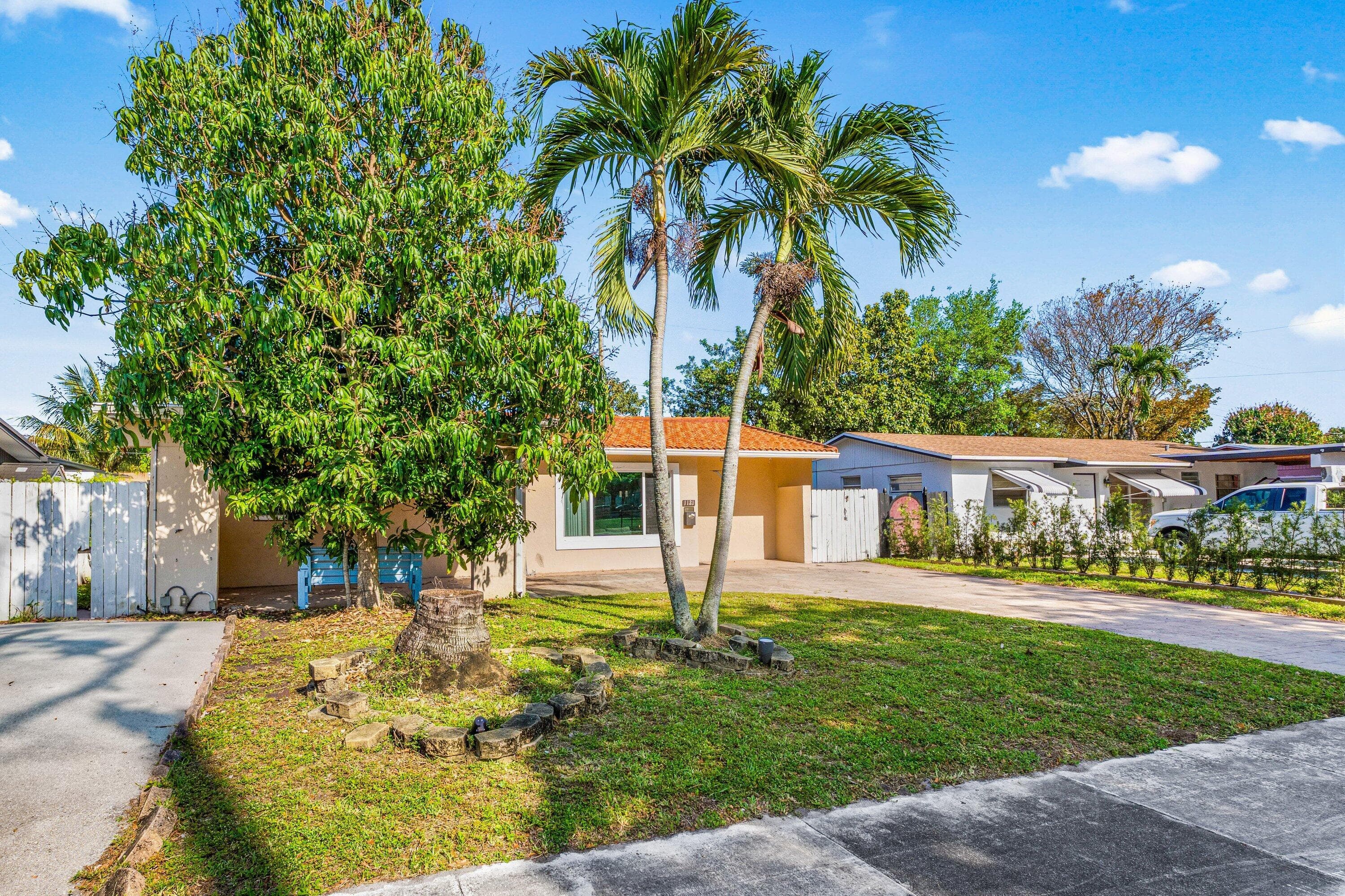 1121 N 66th Terrace, Hollywood, FL 33024 — photo 2 of 29