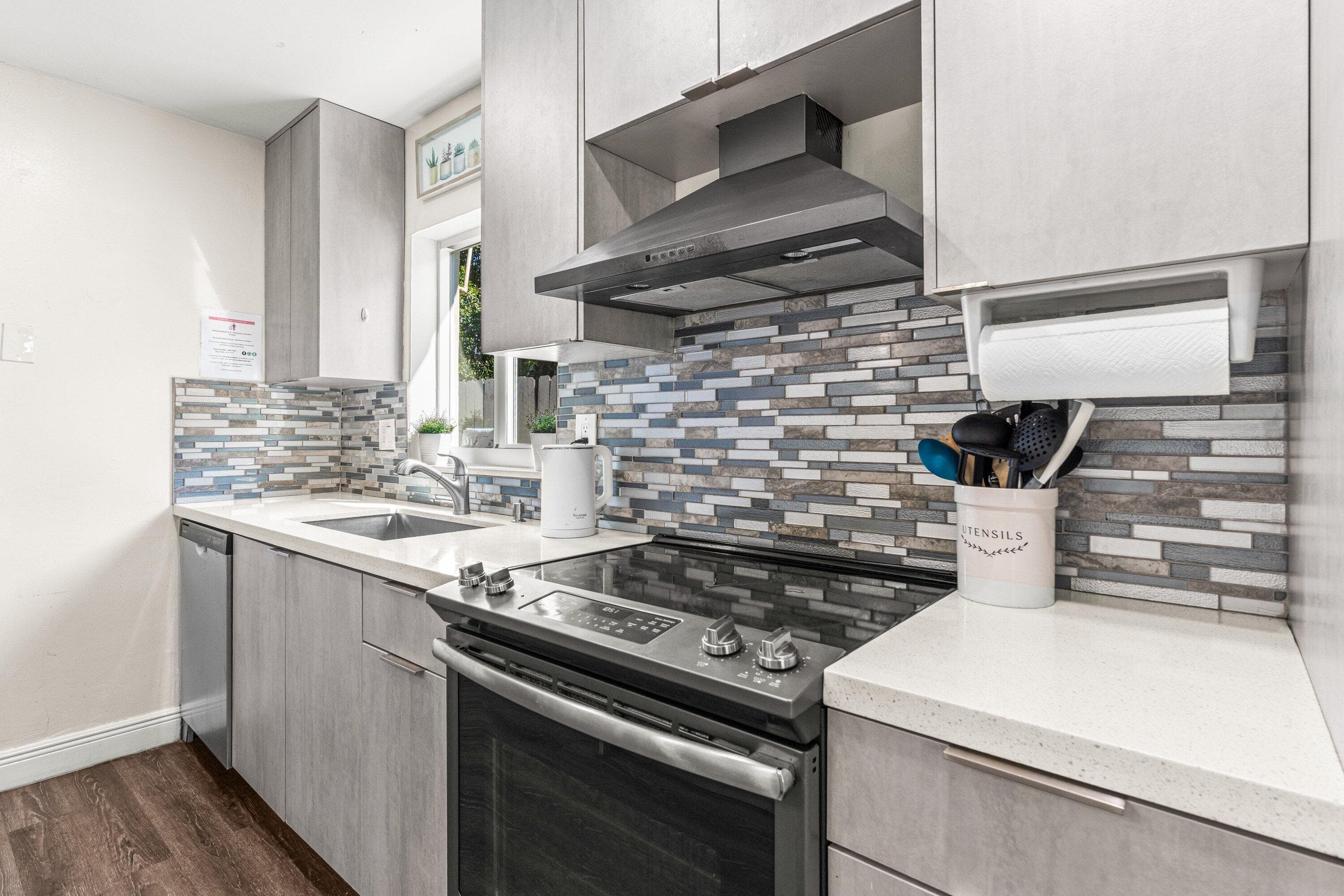 1121 N 66th Terrace, Hollywood, FL 33024 — photo 5 of 29