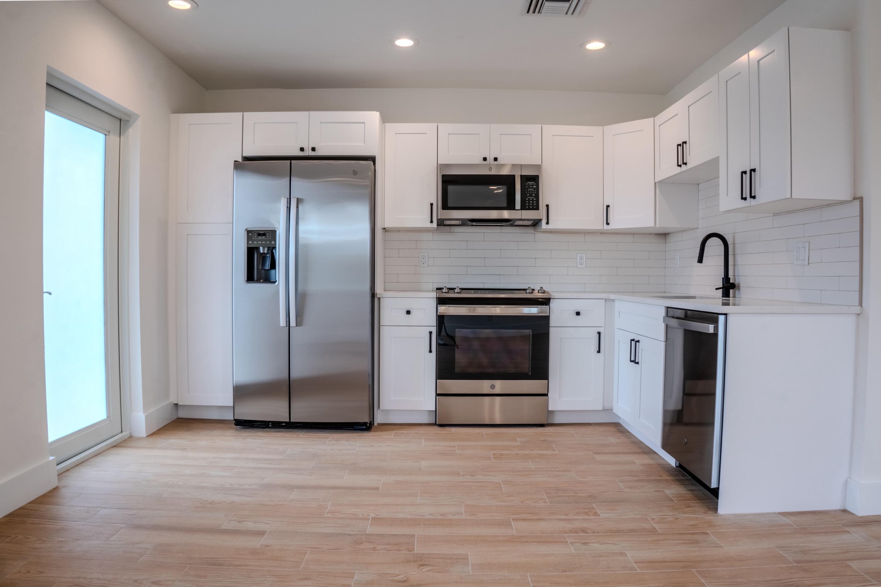 238 SE 1st Avenue 10, Delray Beach, FL 33444 — photo 1 of 11