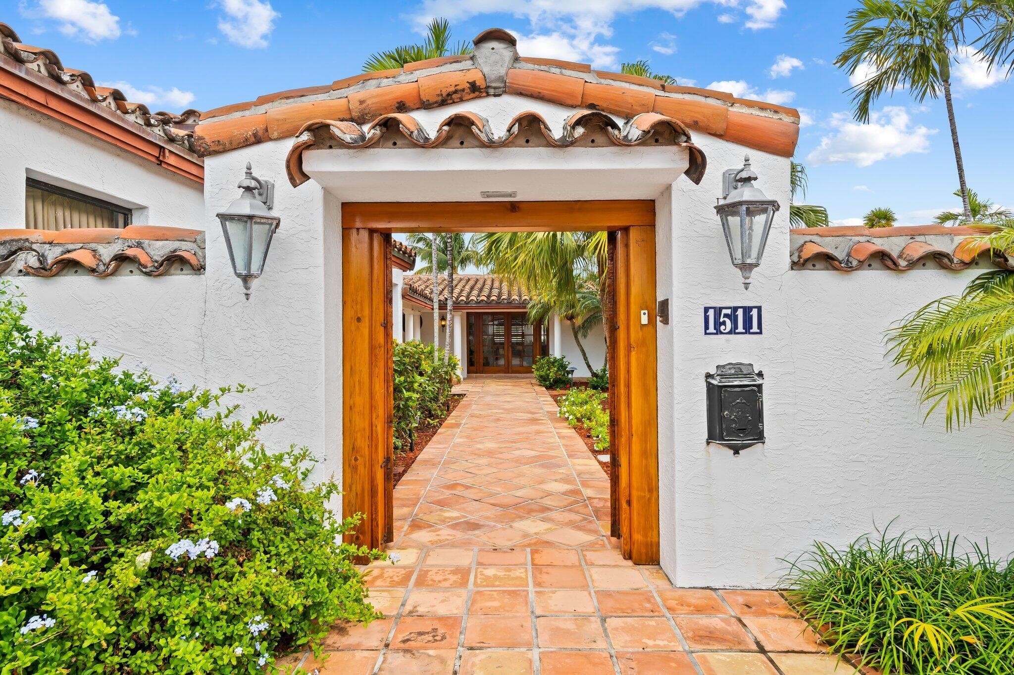 1511 E Lake Drive, Fort Lauderdale, FL 33316 — photo 4 of 29