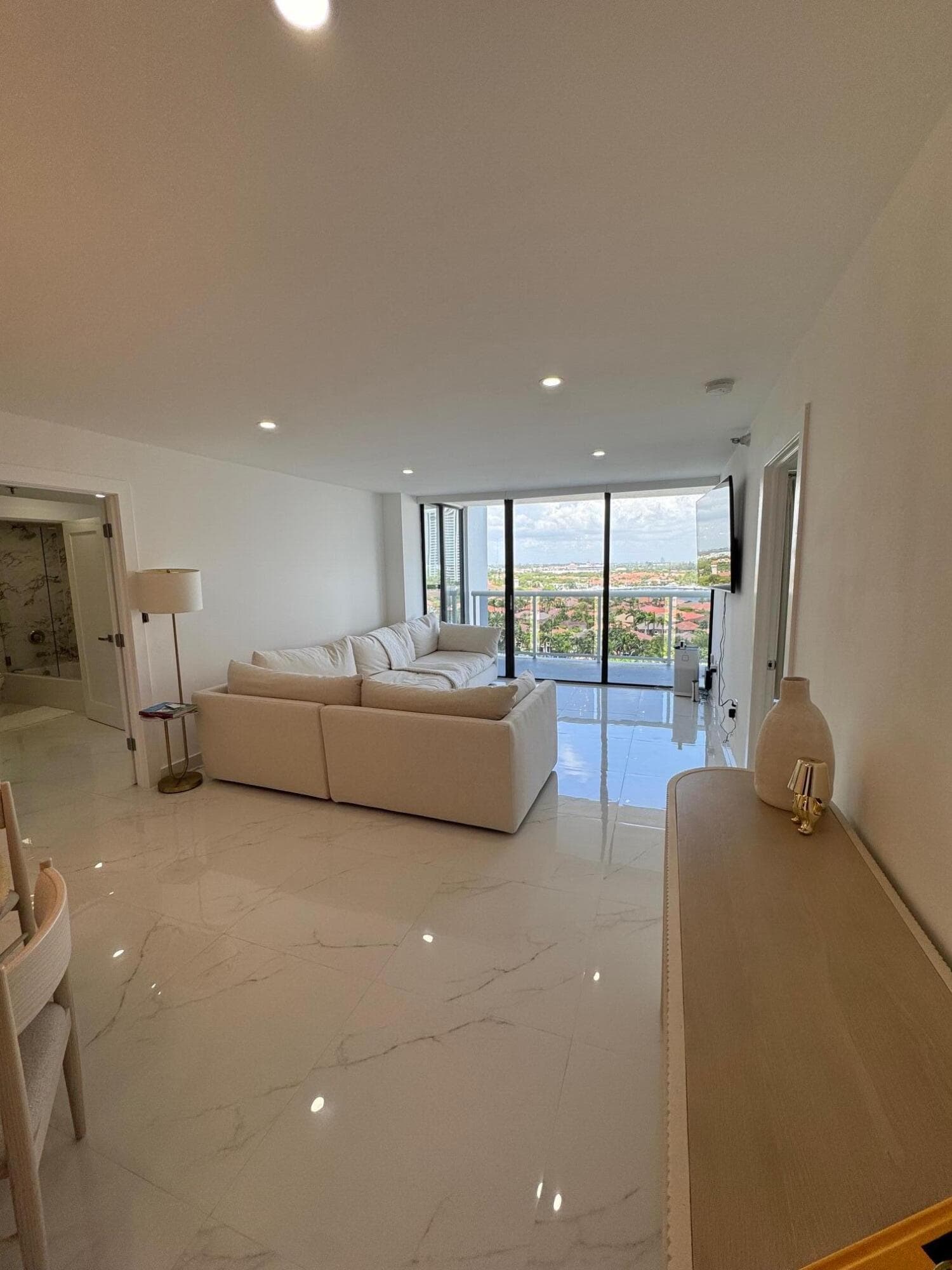 20515 E Country Club Drive 1442, Miami, FL 33180 — photo 12 of 32