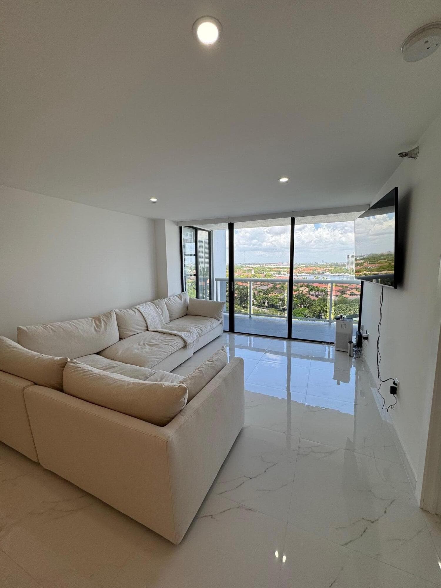 20515 E Country Club Drive 1442, Miami, FL 33180 — photo 13 of 32