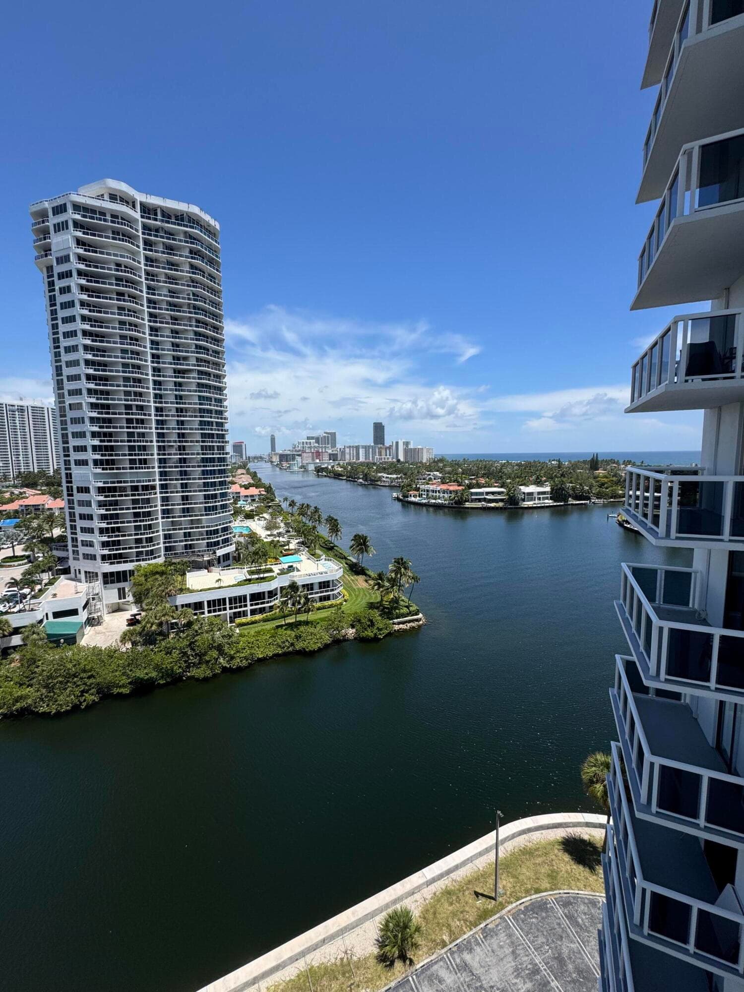 20515 E Country Club Drive 1442, Miami, FL 33180 — photo