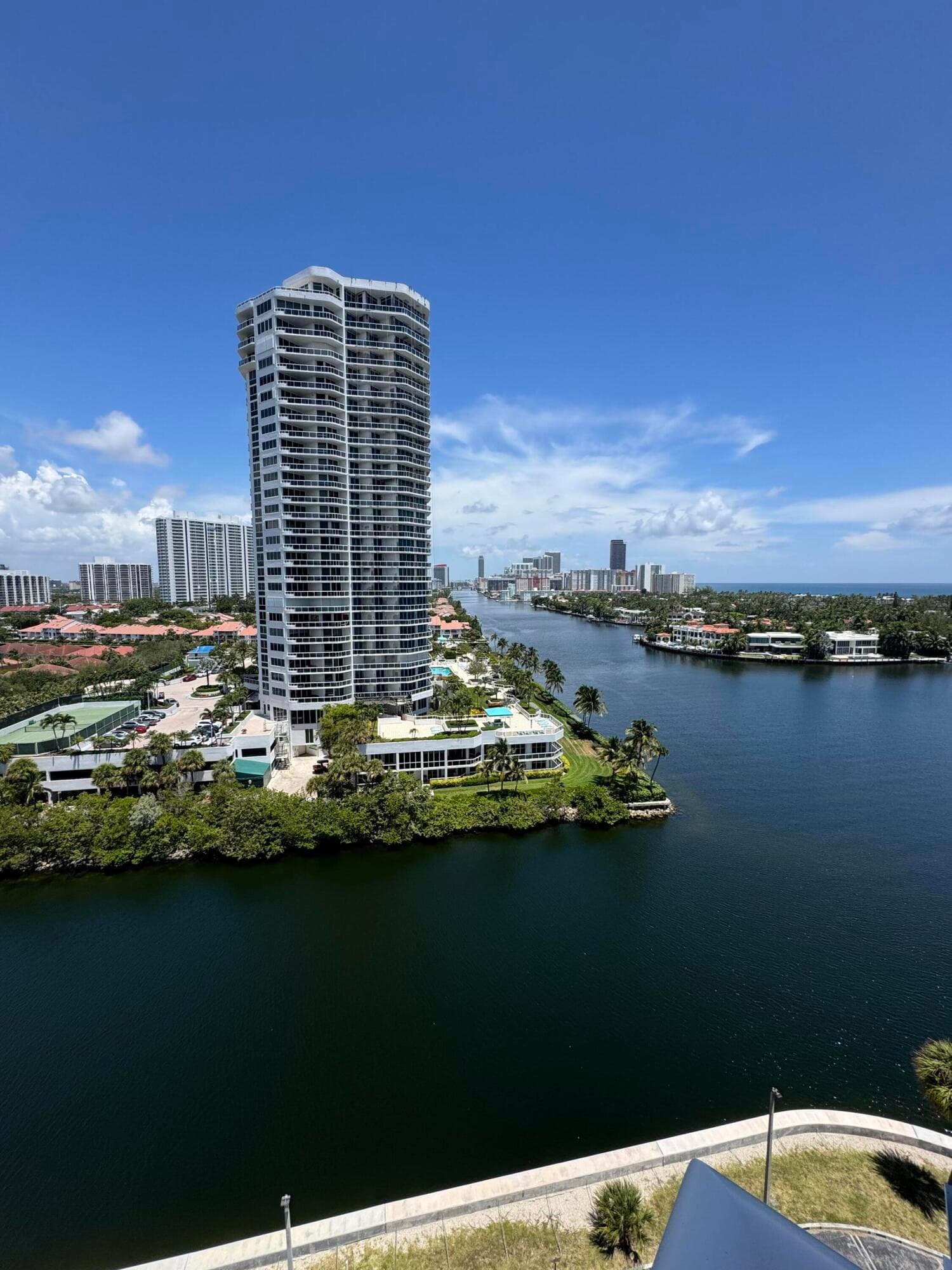 20515 E Country Club Drive 1442, Miami, FL 33180 — photo 4 of 32