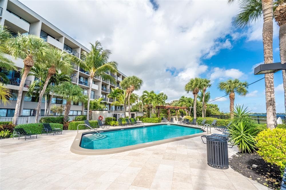 1830 Embassy Drive 605, West Palm Beach, FL 33401 — photo 12 of 18