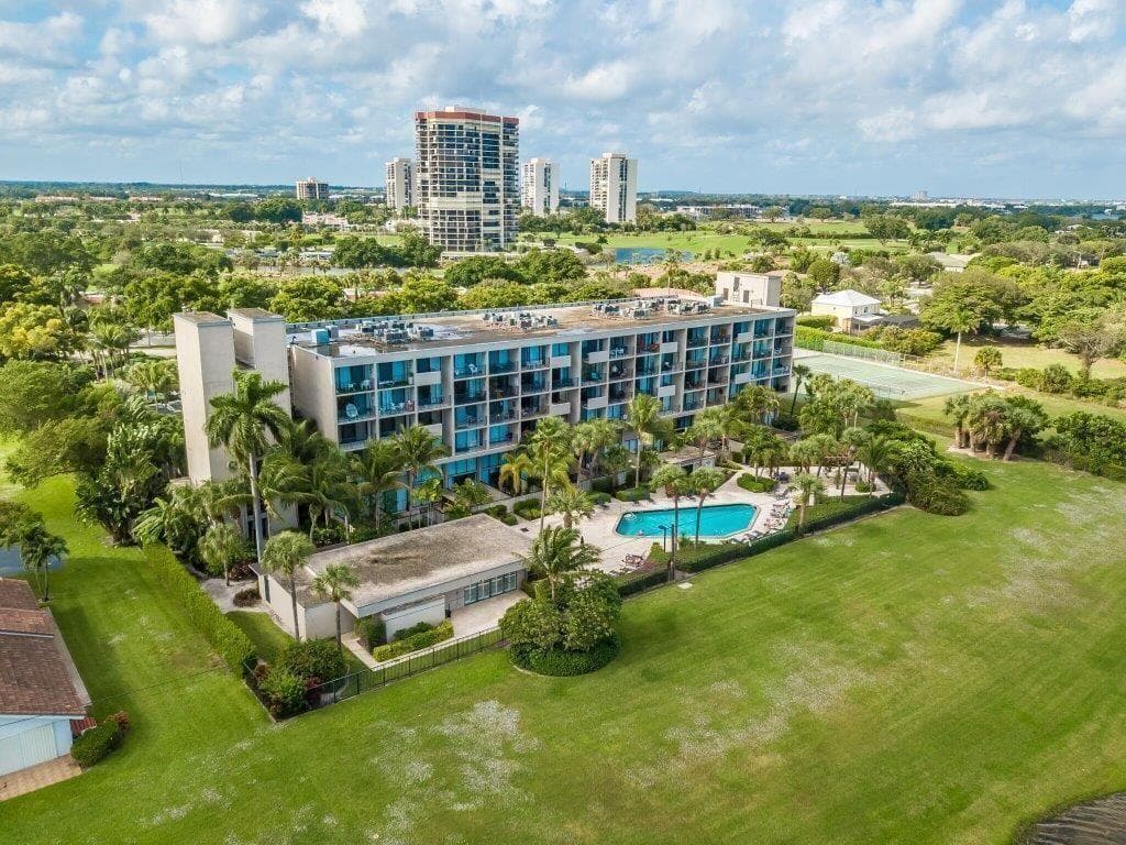 1830 Embassy Drive 605, West Palm Beach, FL 33401 — photo 15 of 18