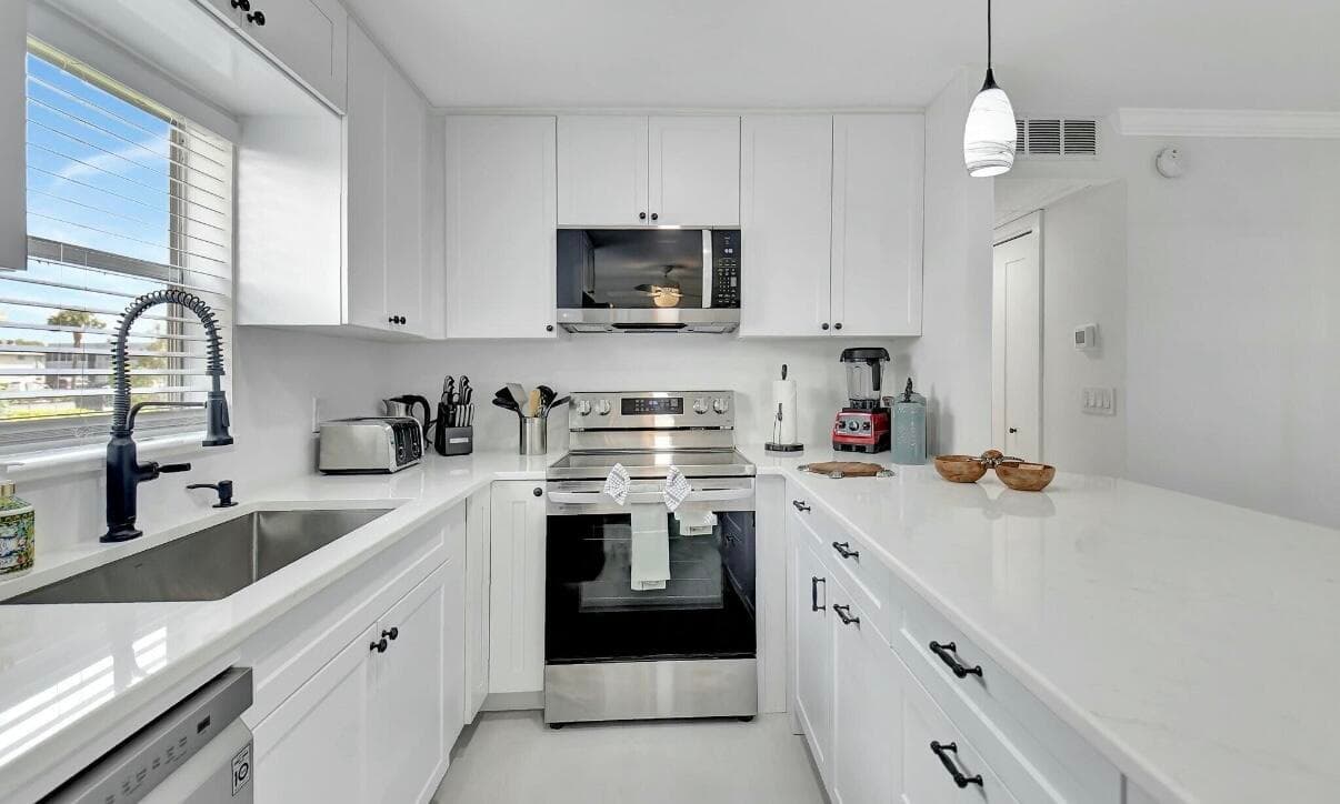 581 Monaco Boulevard 581, Delray Beach, FL 33446 — photo 11 of 39