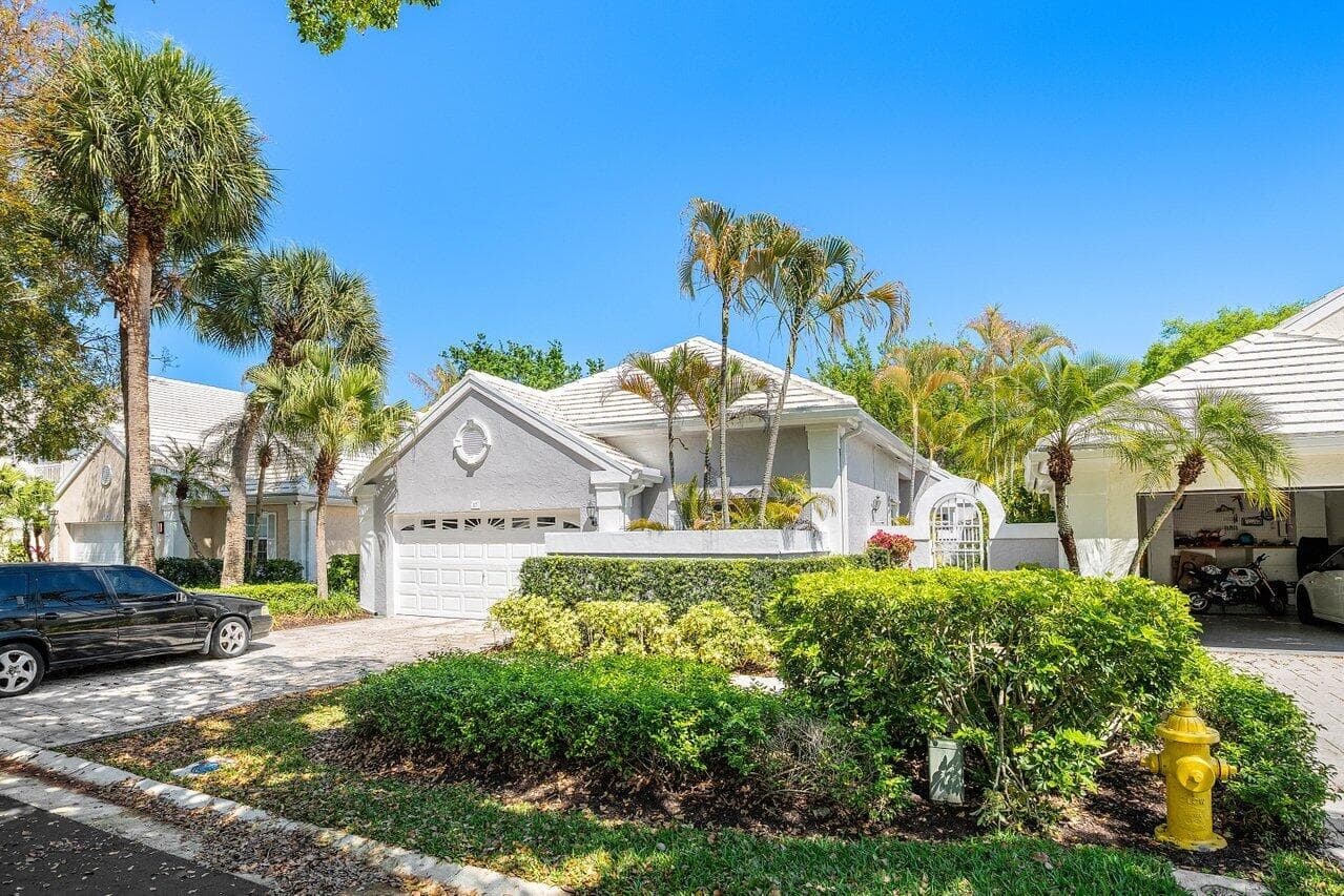 27 Wyndham Lane, Palm Beach Gardens, FL 33418 — photo 1 of 18
