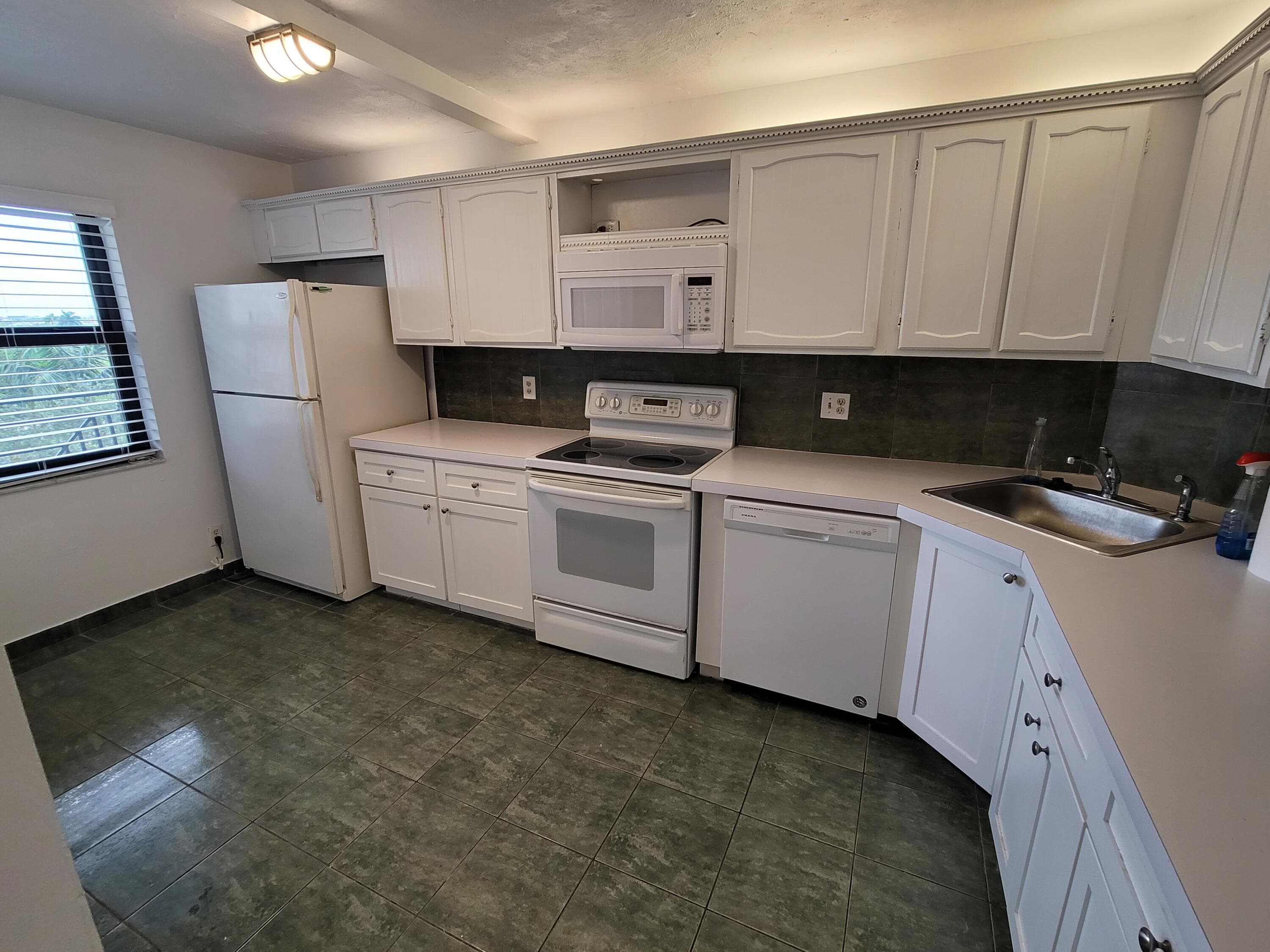 2029 N Ocean Boulevard 505, Fort Lauderdale, FL 33305 — photo 21 of 24