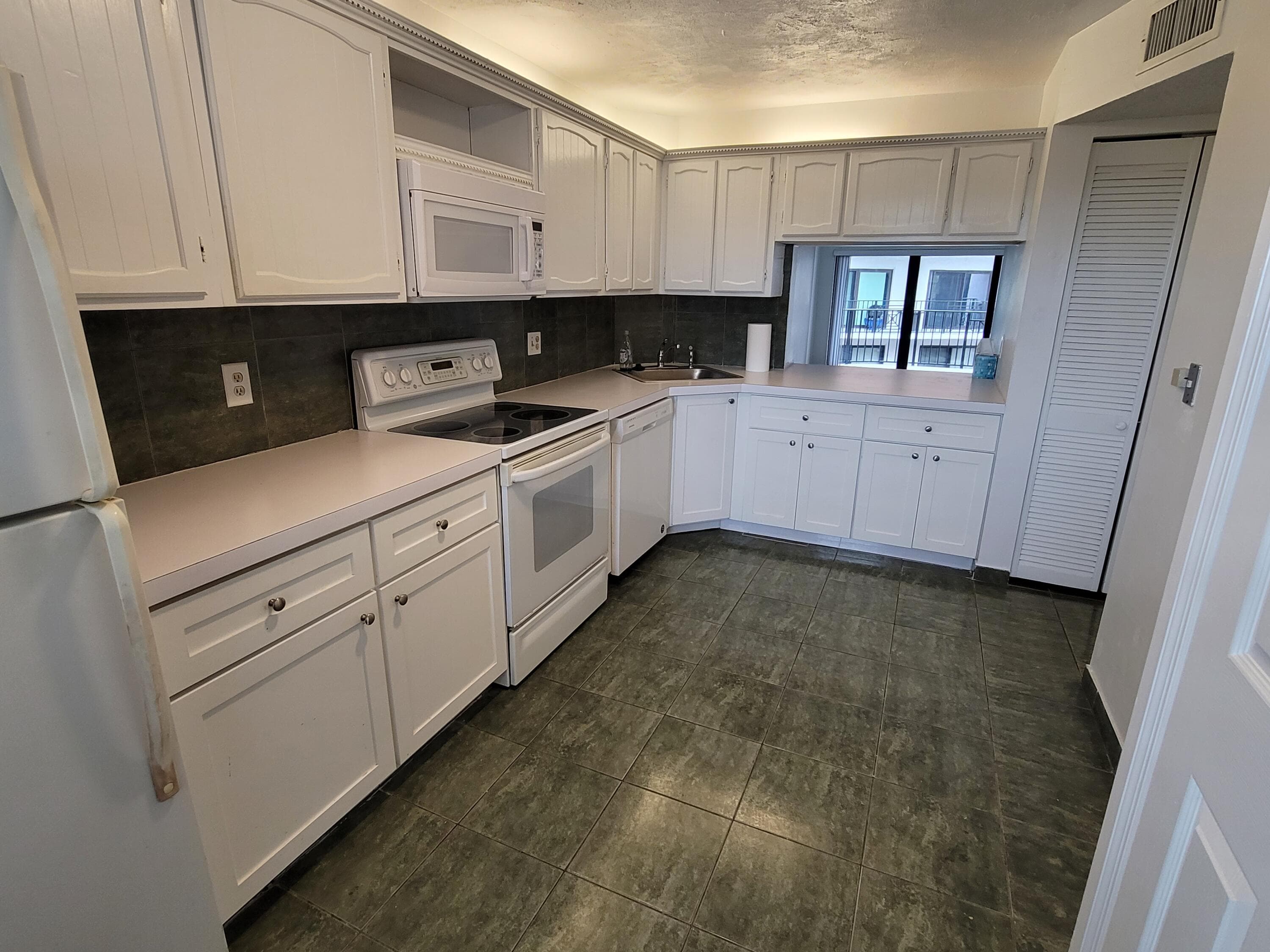 2029 N Ocean Boulevard 505, Fort Lauderdale, FL 33305 — photo 23 of 24