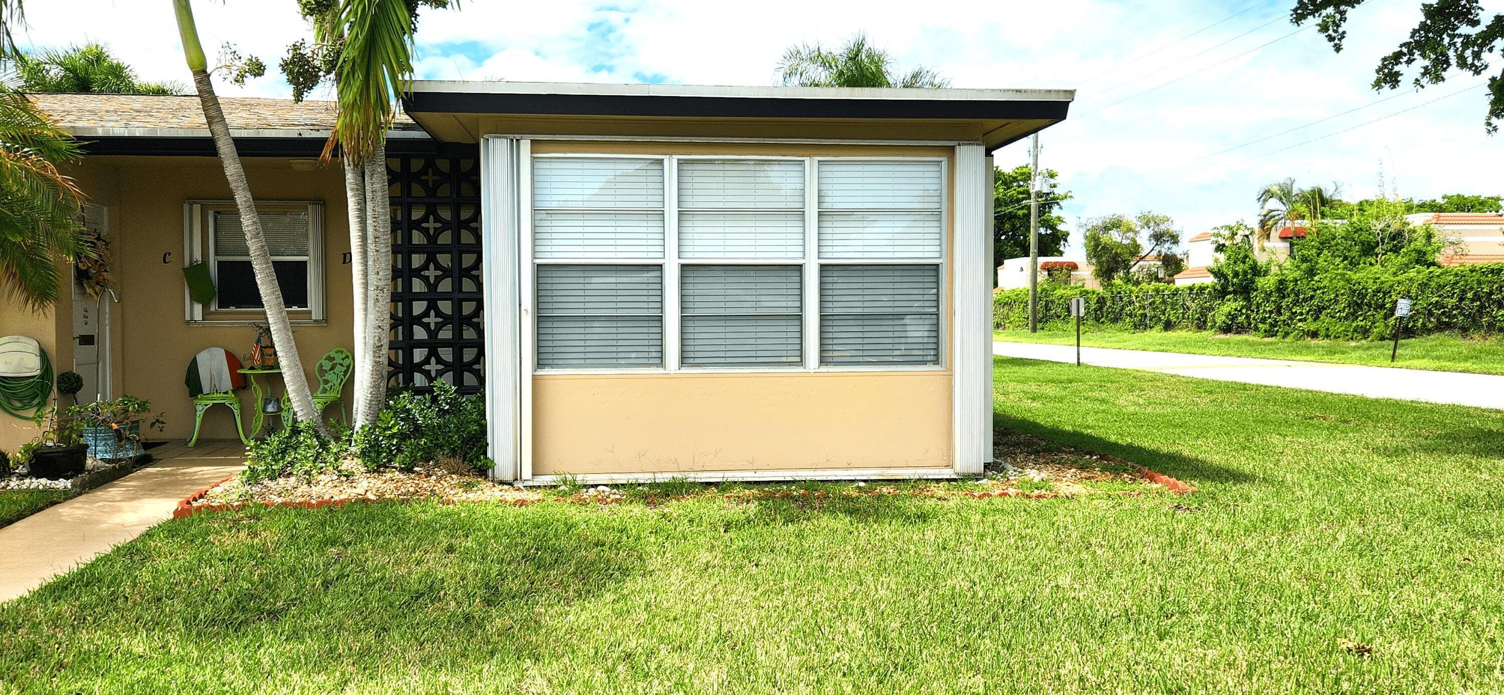 1042 North Drive D, Delray Beach, FL 33445 — photo 2 of 34
