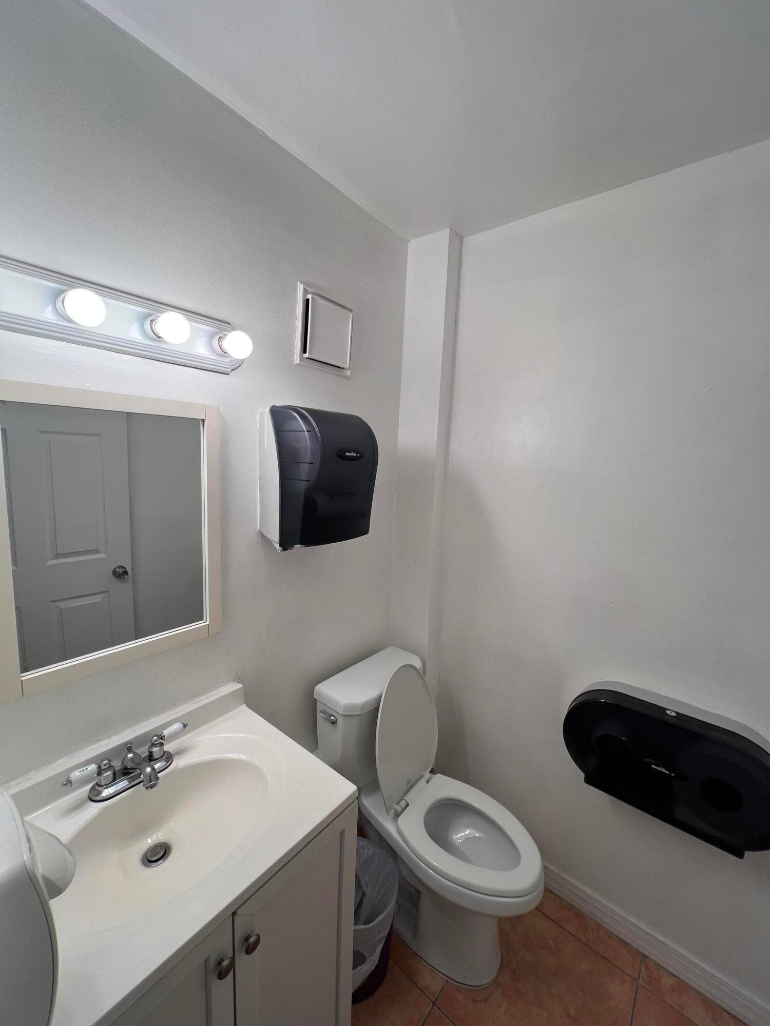 3335 NW 74th Avenue 3335, Miami, FL 33122 — photo 9 of 19