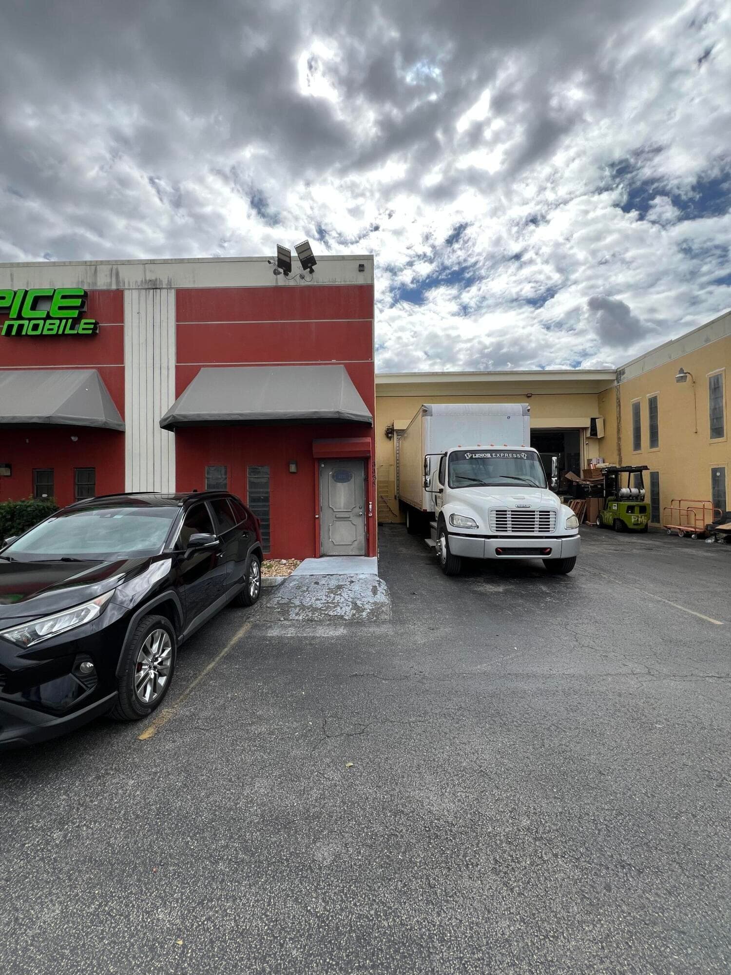 3335 NW 74th Avenue 3335, Miami, FL 33122 — photo 16 of 19