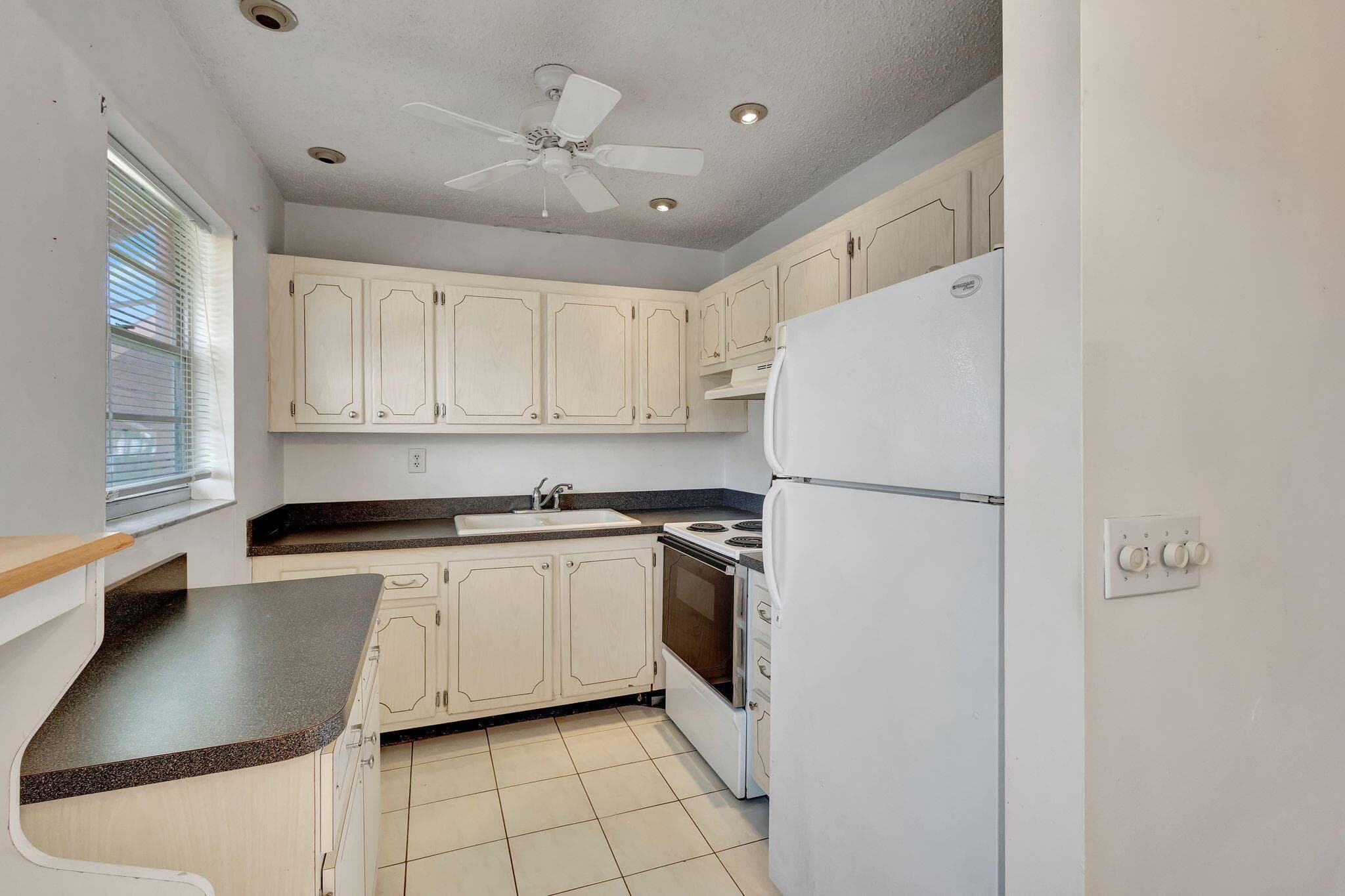 332 Sheffield N, West Palm Beach, FL 33417 — photo 5 of 30