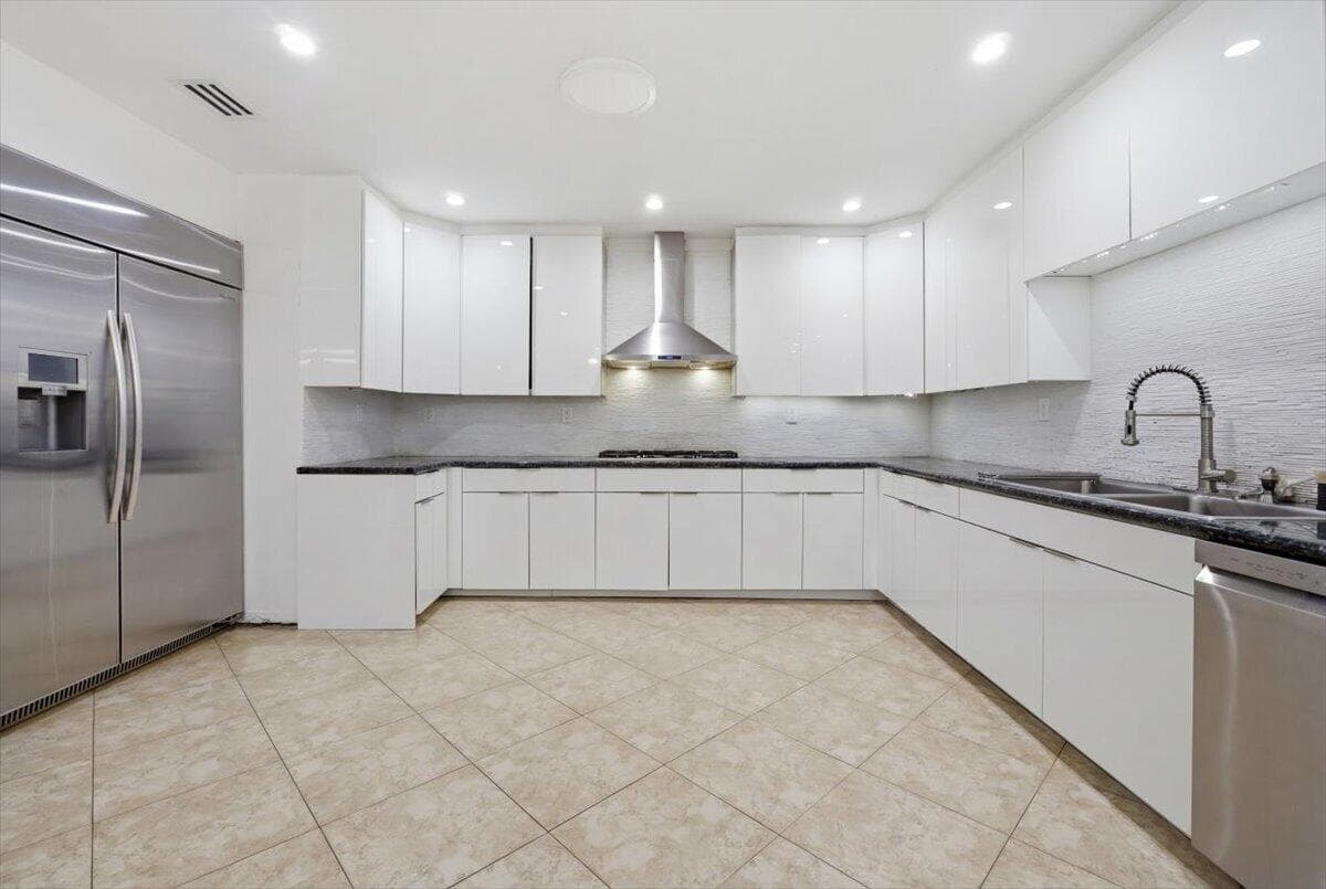 20100 NE 20th Court 0, Miami, FL 33179 — photo 1 of 32